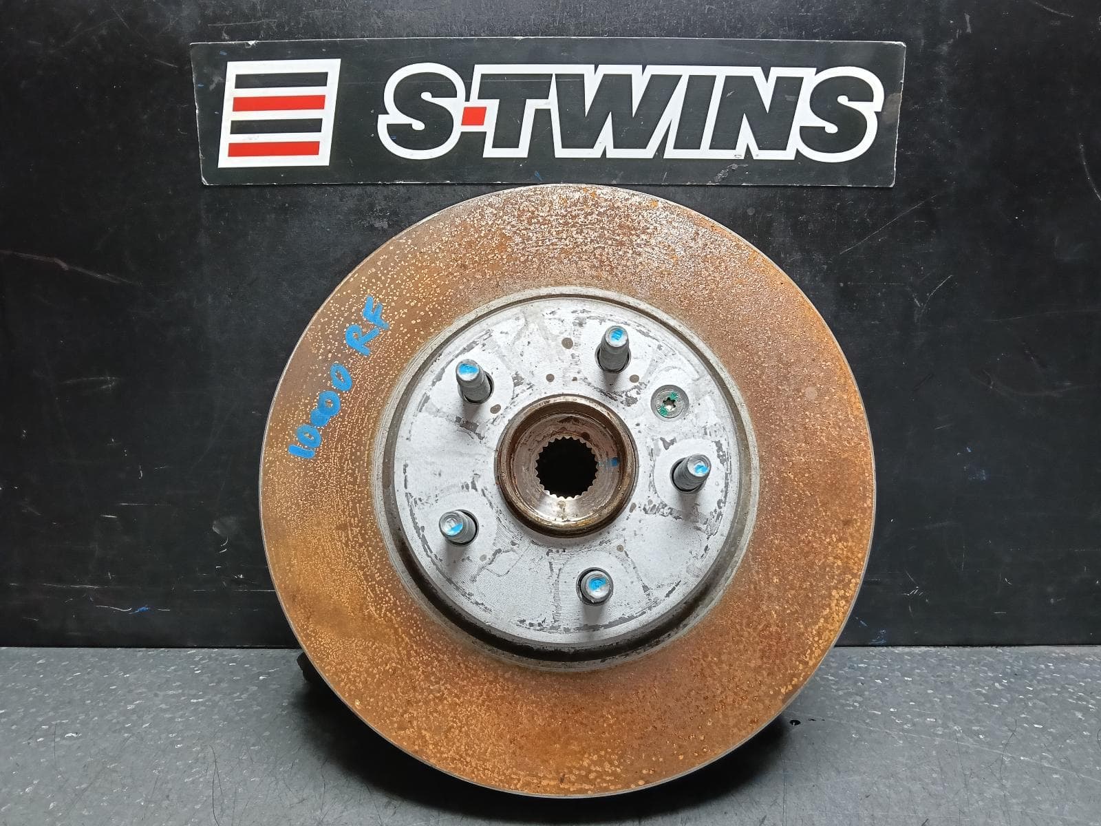 Used auto part listing image: 2013 HOLDEN BARINA RIGHT FRONT HUB ASSEMBLY TM, 09/11-12/18 0000387058