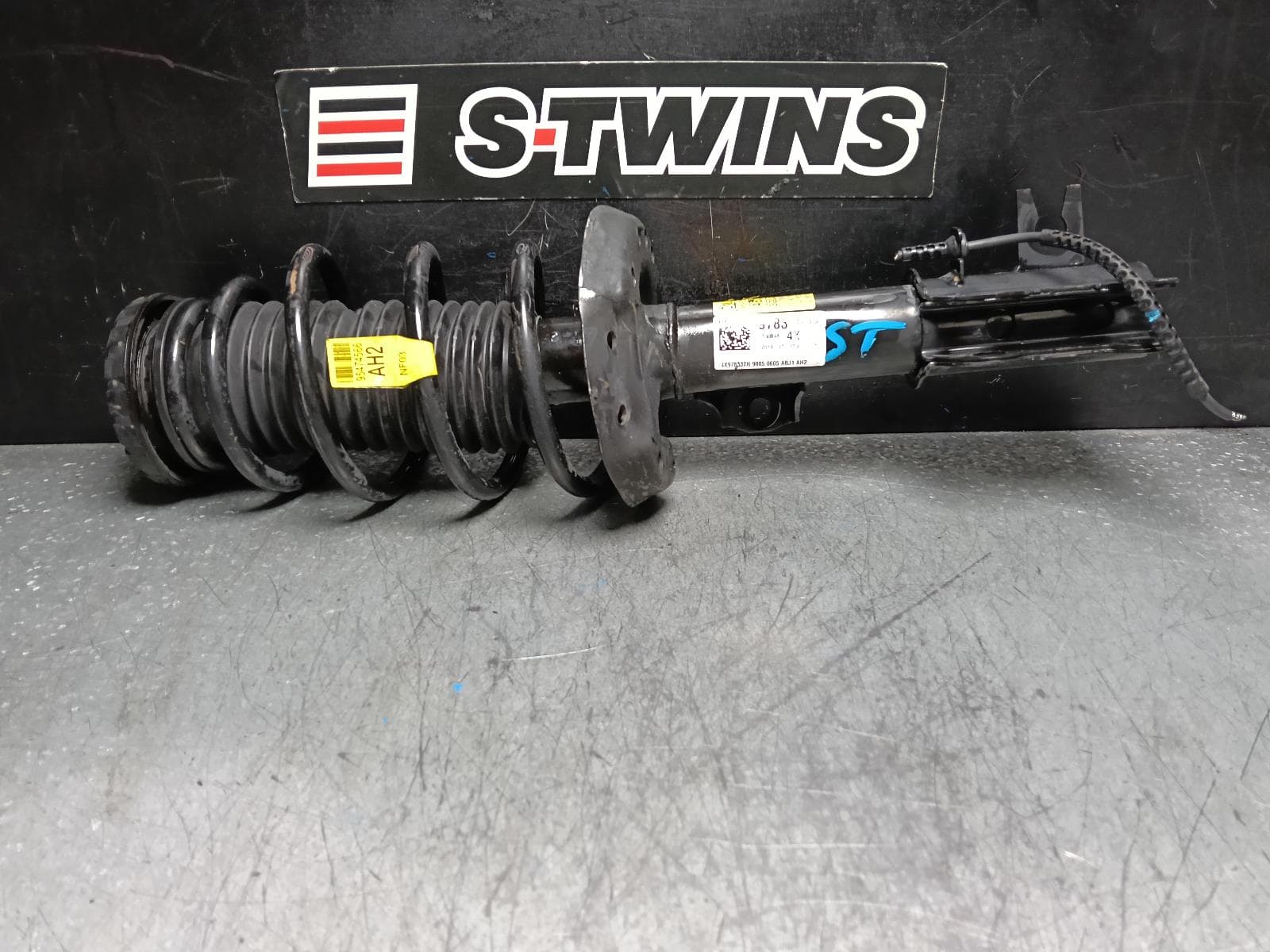 Used auto part listing image: 2013 HOLDEN BARINA RIGHT FRONT STRUT TM, 09/11-12/18 0000387059