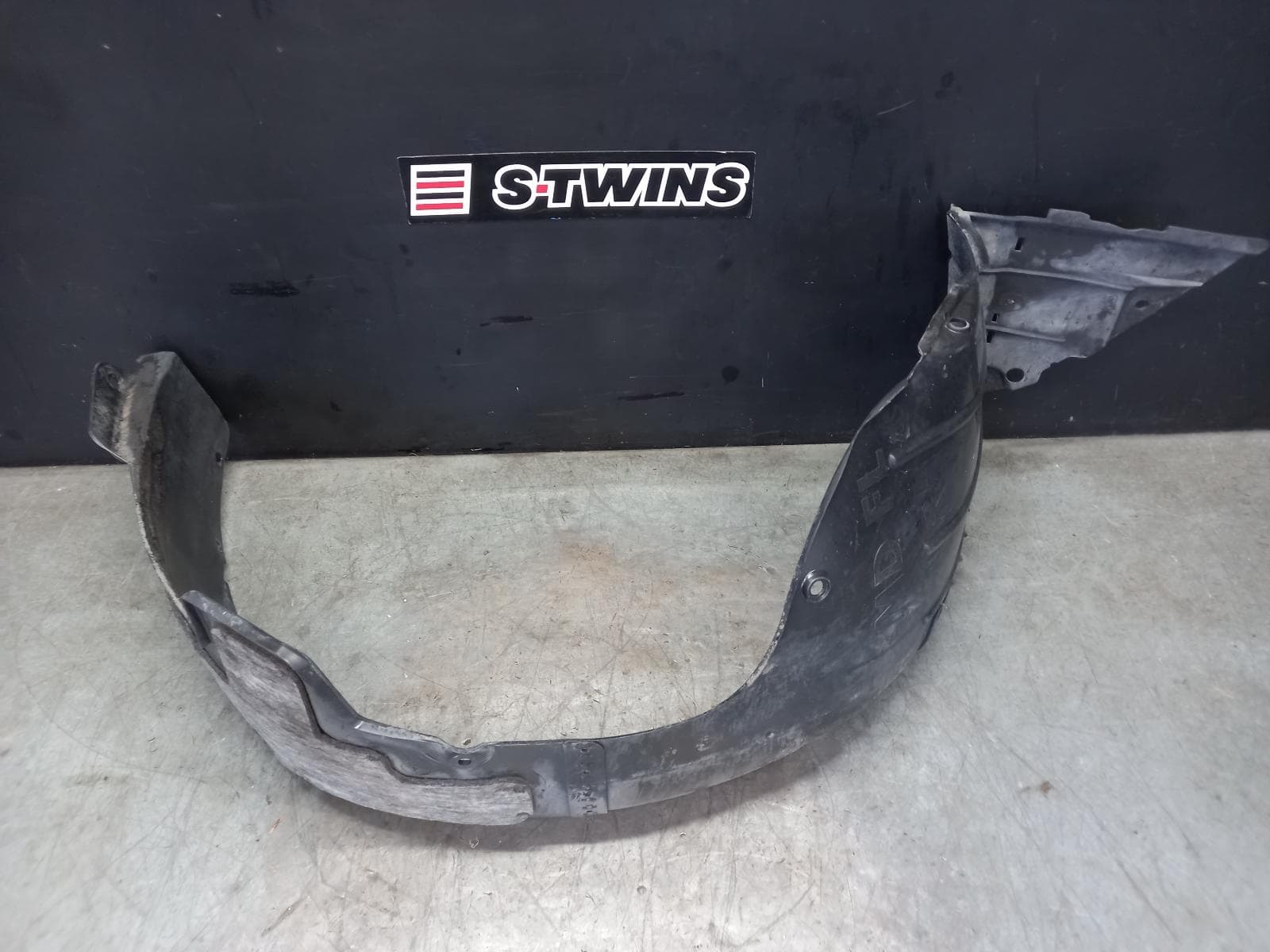 Used auto part listing image: 2014 HYUNDAI ELANTRA RIGHT GUARD LINER FRONT, MD, 10/13-11/15 0000381885