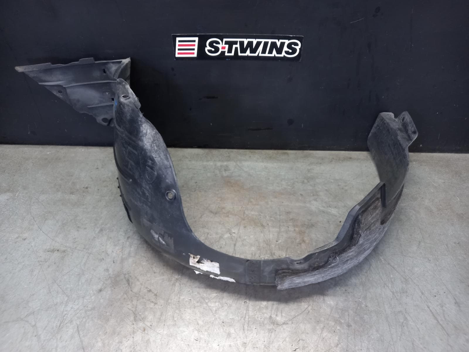 Used auto part listing image: 2014 HYUNDAI ELANTRA LEFT GUARD LINER FRONT, MD, 10/13-11/15 0000381888