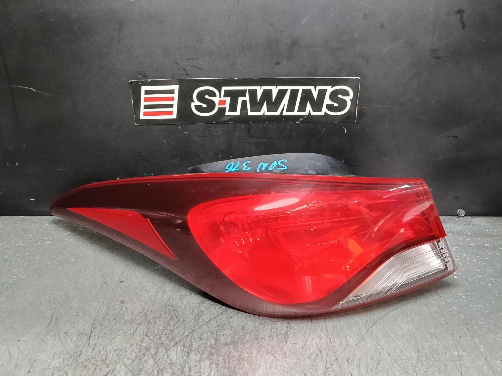 Used auto part listing image: 2014 HYUNDAI ELANTRA LEFT TAILLIGHT MD, 10/13-11/15 0000381891