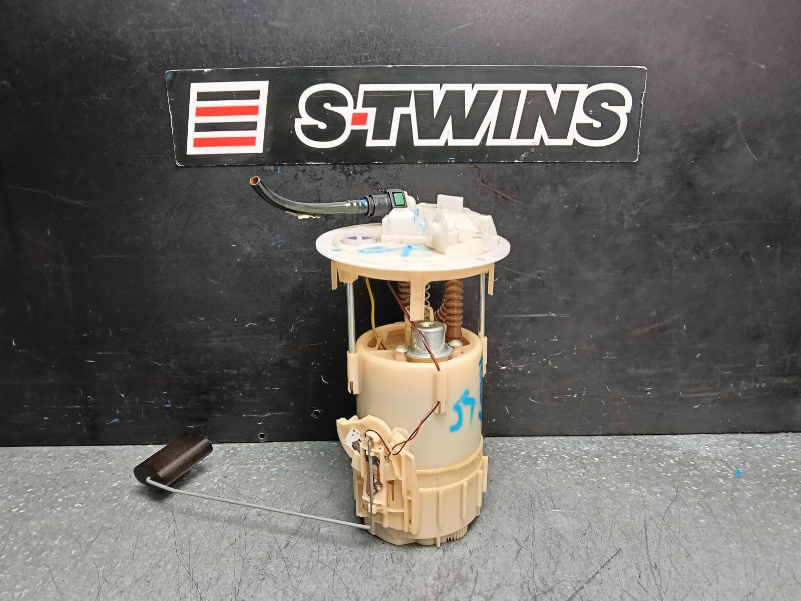 Used auto part listing image: 2021 RENAULT KANGOO FUEL PUMP DIESEL, 1.5, TURBO, LATE TYPE, IN TANK (PUMP & SENDER), X61, 09/13-02/22 0000396501