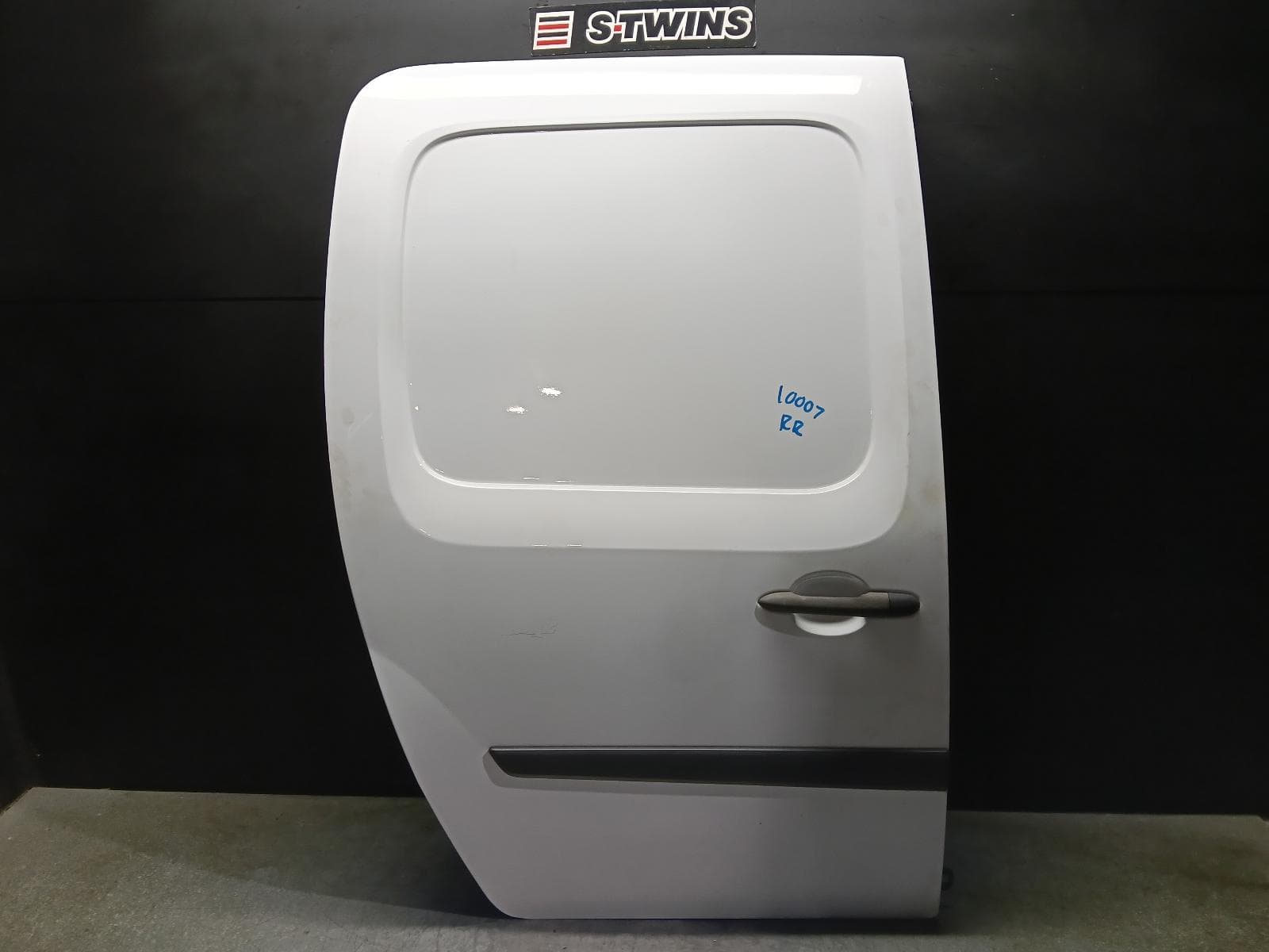 Used auto part listing image: 2021 RENAULT KANGOO RIGHT REAR DOOR SLIDING X61, PANEL TYPE SLIDING DOOR, 10/10-02/22 0000396506