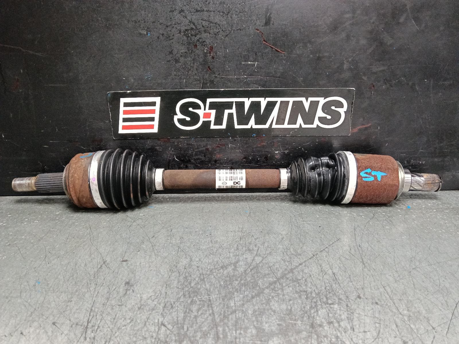 Used auto part listing image: 2021 RENAULT KANGOO LEFT DRIVESHAFT PETROL, 1.2, AUTO T/M, X61, 07/16-02/22 0000396512