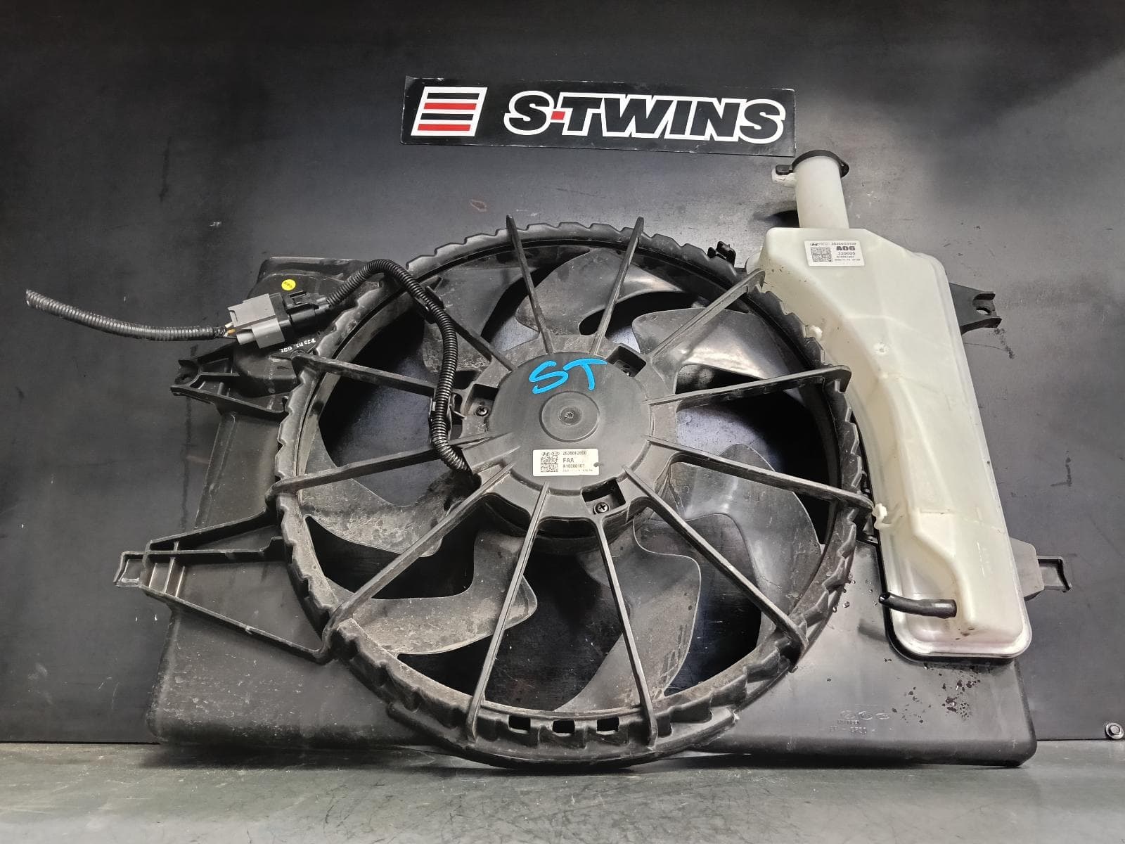 Used auto part listing image: 2020 HYUNDAI I30 FAN RADIATOR FAN, W/ OVERFLOW BOTTLE, PETROL, 2.0, G4NC, PD, HATCH (S. KOREA VIN KMHH), 03/17-12/23 0000385729