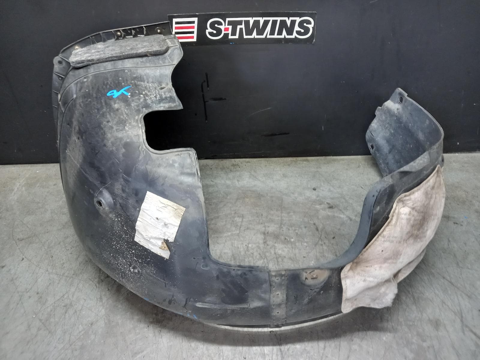 Used auto part listing image: 2020 HYUNDAI I30 LEFT GUARD LINER FRONT, PD, HATCH (S.KOREA VIN KMHH), STANDARD TYPE, 03/17-07/20 0000385734