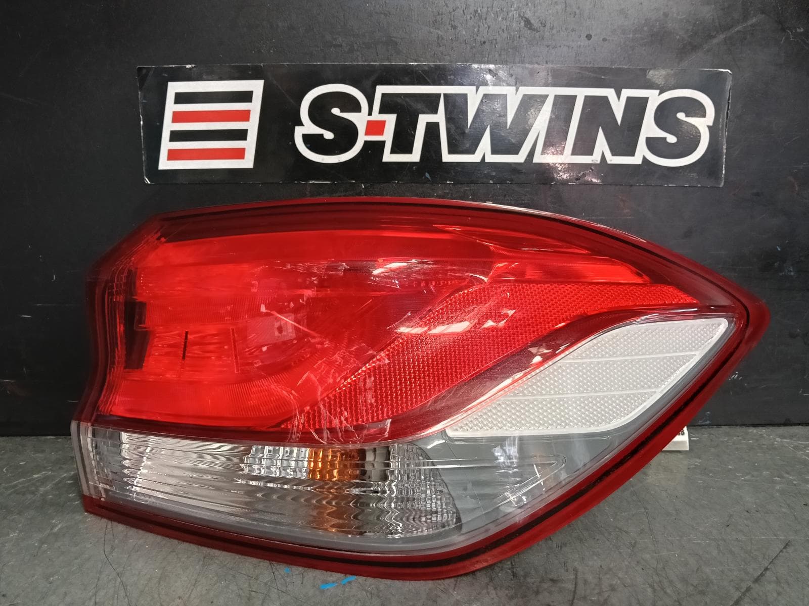 Used auto part listing image: 2020 HYUNDAI I30 RIGHT TAILLIGHT IN BODY, PD, HALOGEN TYPE, HATCH (S.KOREA VIN KMHH), GO/ACTIVE/ELITE/SR, 03/17-12/23 0000385738