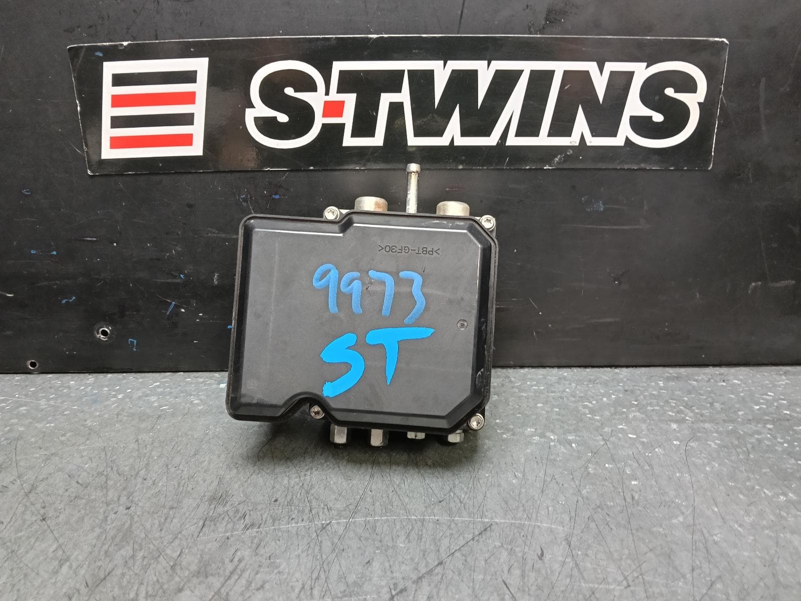 Used auto part listing image: 2016 NISSAN JUKE ABS PUMP MODULATOR F15, P/N 47660BV81B, 06/10-12/19 0000381825