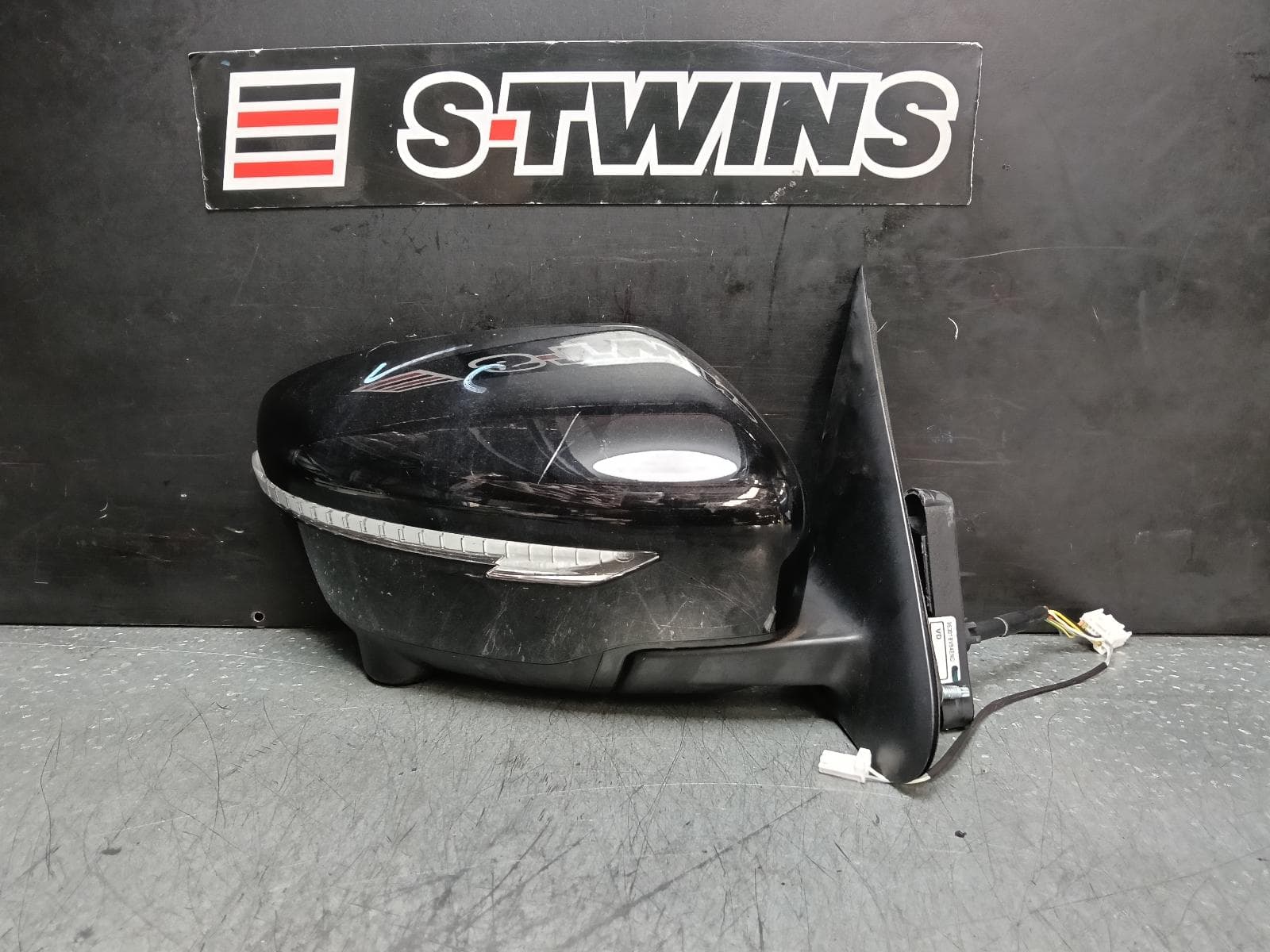 Used auto part listing image: 2016 NISSAN JUKE RIGHT DOOR MIRROR F15, POWER FOLDING, W/ INDICATOR & CAMERA TYPE, 01/15-12/19 0000381836
