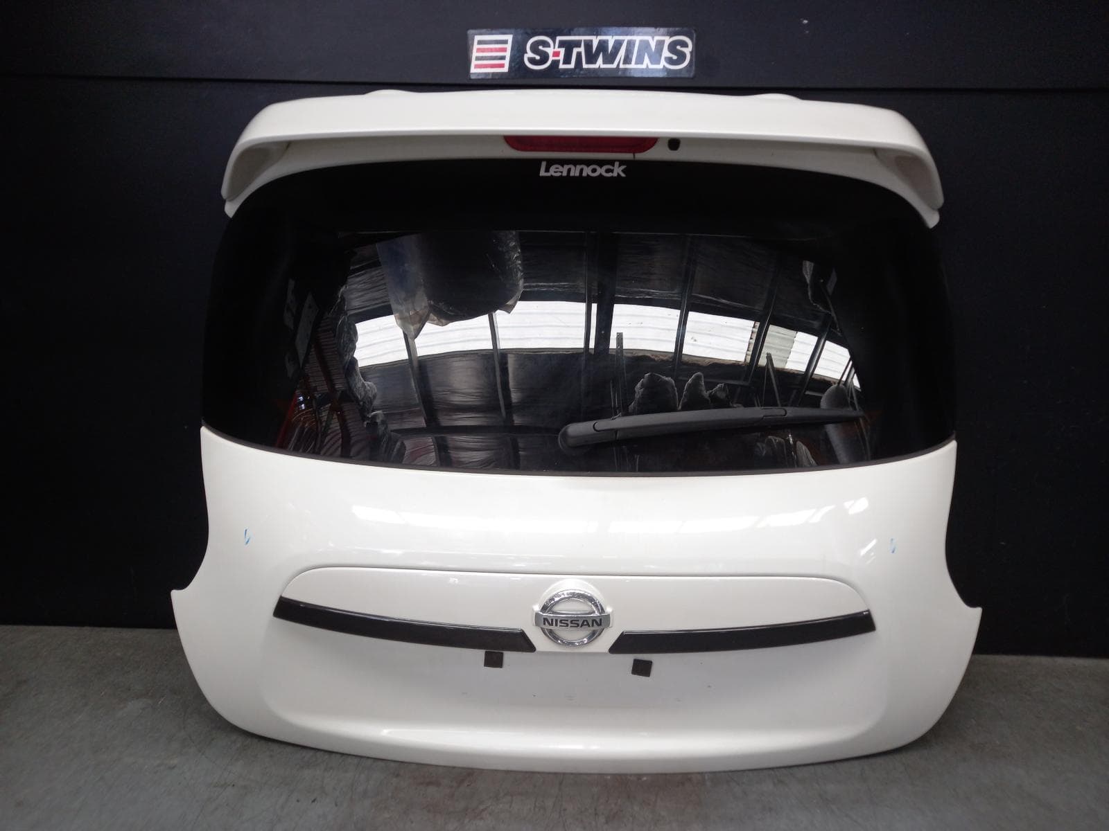 Used auto part listing image: 2016 NISSAN JUKE BOOTLID TAILGATE F15, Ti-S, SPOILERED, W/ CAMERA TYPE, 06/10-12/19 0000381842
