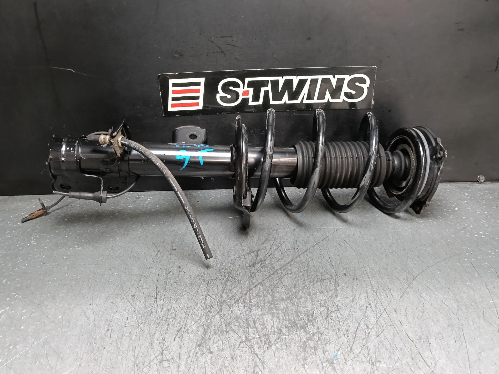 Used auto part listing image: 2016 NISSAN JUKE LEFT FRONT STRUT F15, TURBO TYPE, 06/10-12/19 0000381844
