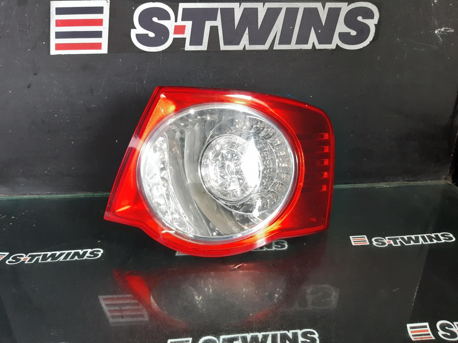 Used auto part listing image: 2010 VOLKSWAGEN JETTA RIGHT TAILLIGHT 1KM, 02/06-07/11 0000372053