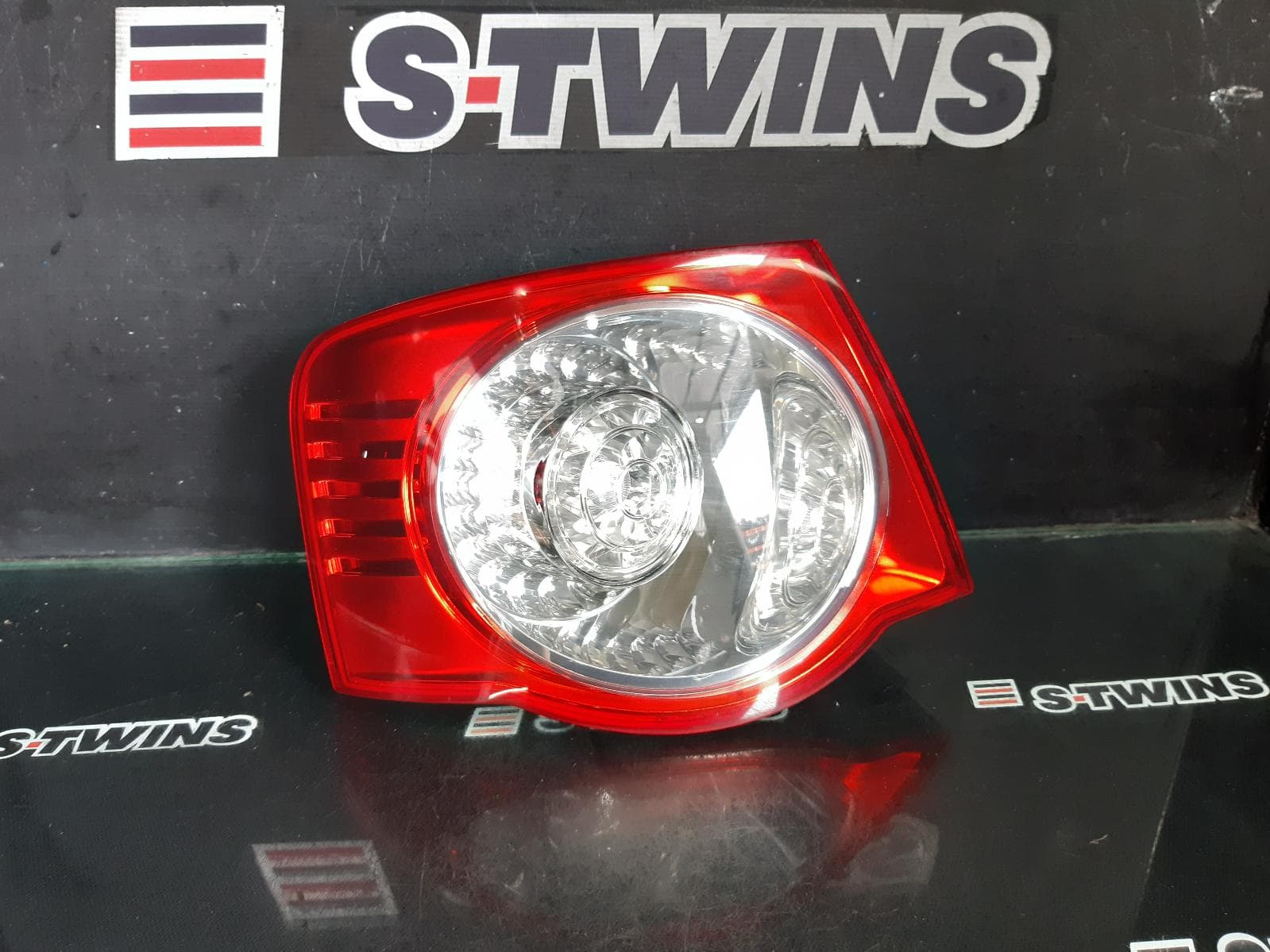 Used auto part listing image: 2010 VOLKSWAGEN JETTA LEFT TAILLIGHT 1KM, 02/06-07/11 0000372049