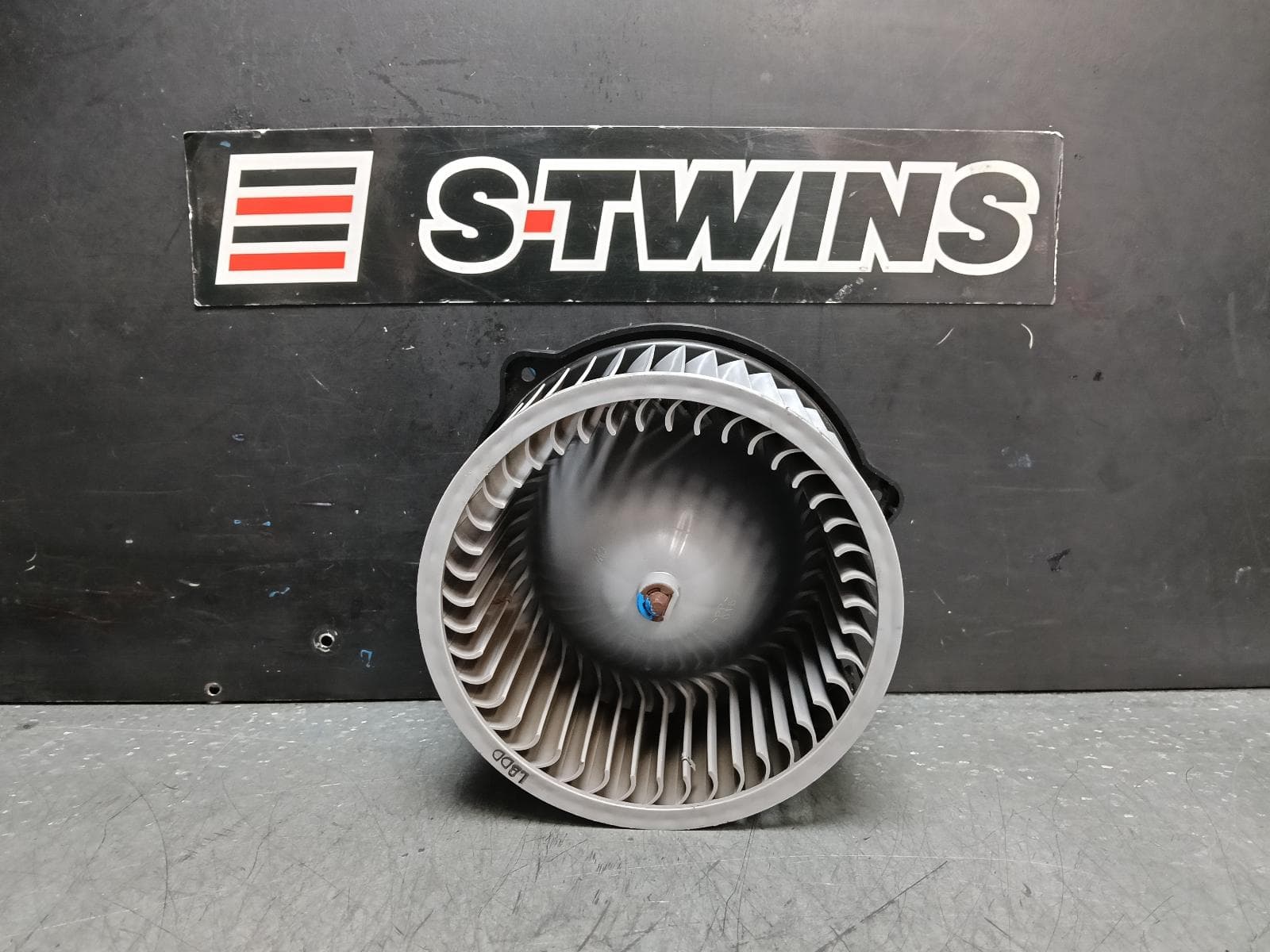 Used auto part listing image: 2016 KIA CARNIVAL/GRAND CARNIVAL HEATER FAN MOTOR FRONT, YP, 12/14-10/20 0000381965