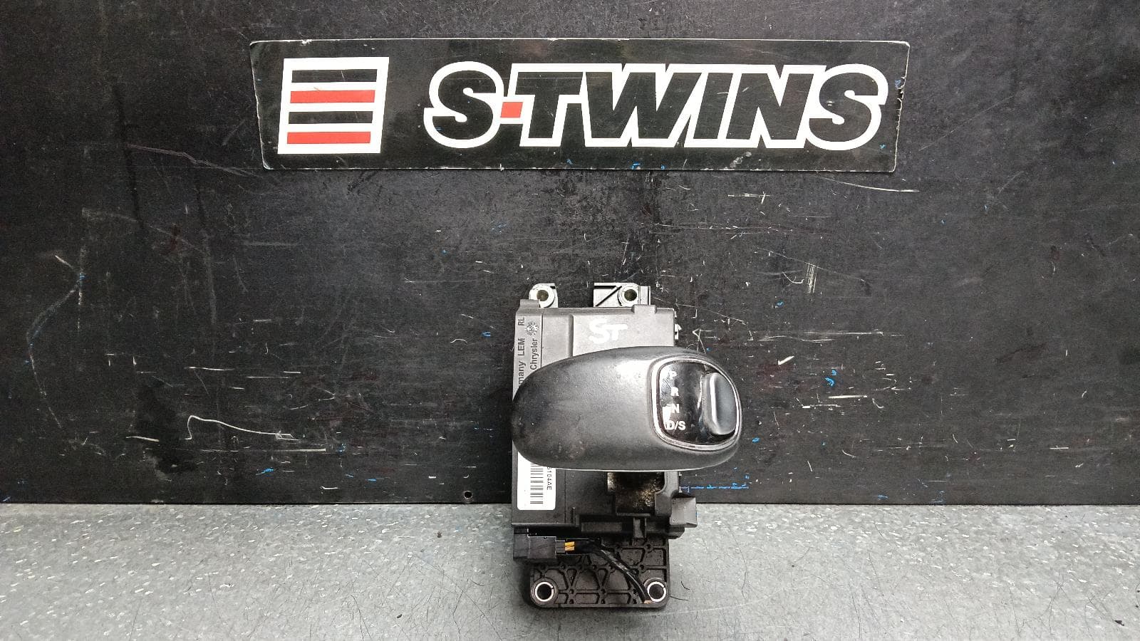 Used auto part listing image: 2014 JEEP GRANDCHEROKEE GEAR STICK SHIFTER AUTO T/M, 8 SPEED, WK, 04/13-06/16 0000400343
