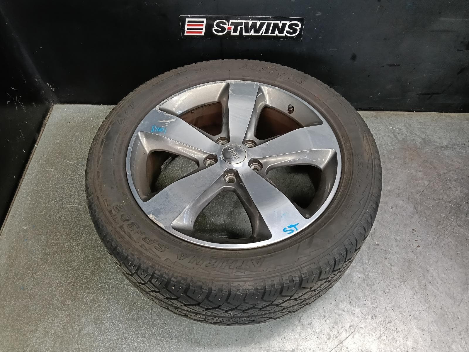Used auto part listing image: 2014 JEEP GRANDCHEROKEE WHEEL MAG FACTORY, 20X8IN, LIMITED/OVERLAND, WK, 04/13-09/16 0000400331