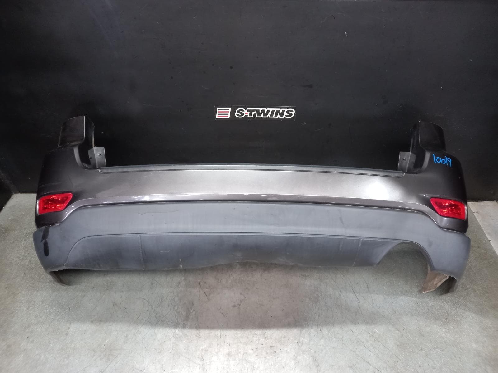 Used auto part listing image: 2014 JEEP GRANDCHEROKEE REAR BUMPER BUMPER BAR, NON PARK SENSOR TYPE, WK, LAREDO/BLACKHAWK, 04/13-09/16 0000382975