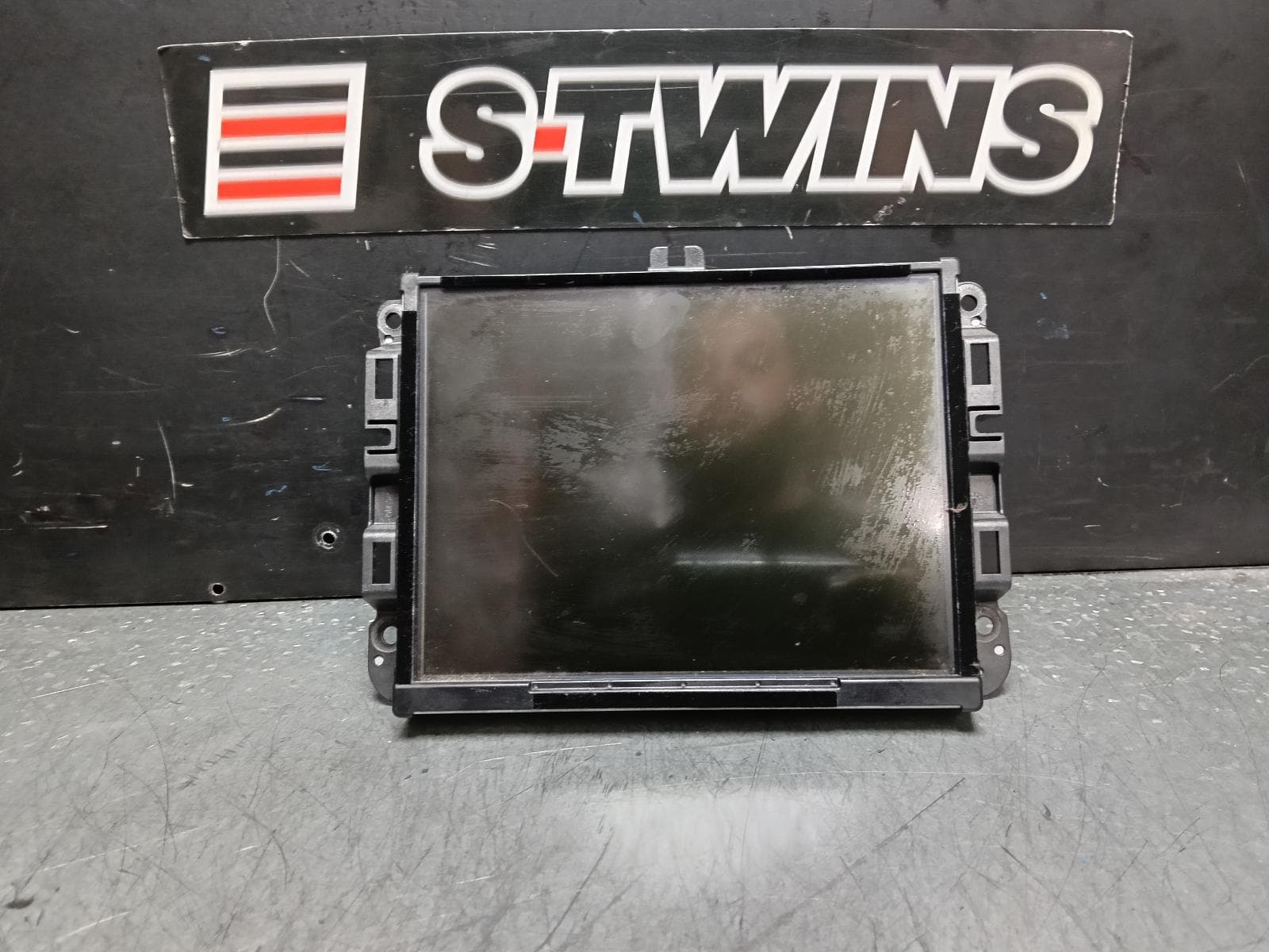 Used auto part listing image: 2014 JEEP GRANDCHEROKEE DISPLAY UNIT ONLY, UCONNECT 8.4IN, SAT NAV TYPE, WK, 04/13-09/16 0000382982
