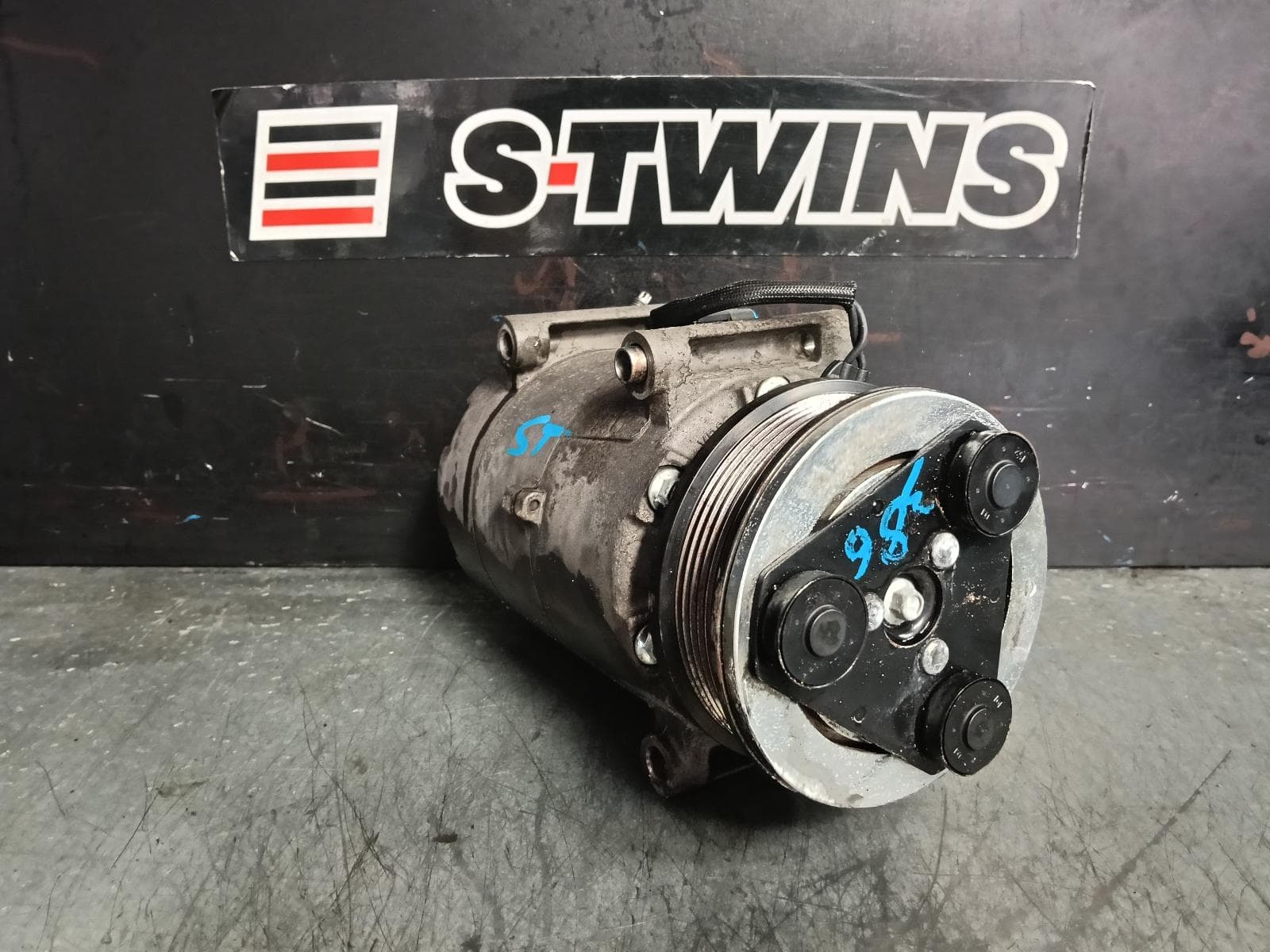 Used auto part listing image: 2012 LAND ROVER RANGE ROVER EVOQUE A C COMPRESSOR L538, DIESEL, 2.2, TURBO, P/N STARTING AV6, 11/11-11/13 0000388123