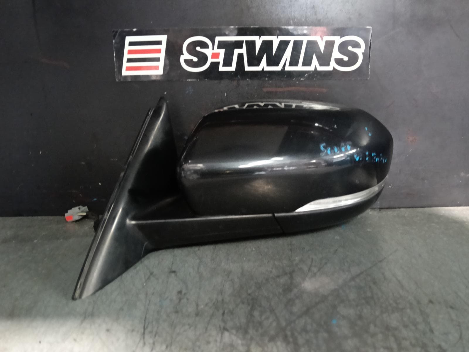 Used auto part listing image: 2012 LAND ROVER RANGE ROVER EVOQUE LEFT DOOR MIRROR L538, NON MEMORY, NON BLINDSPOT, W/ FLASHER, NON APPROACH LIGHT TYPE, 11/11-12/13 0000388132