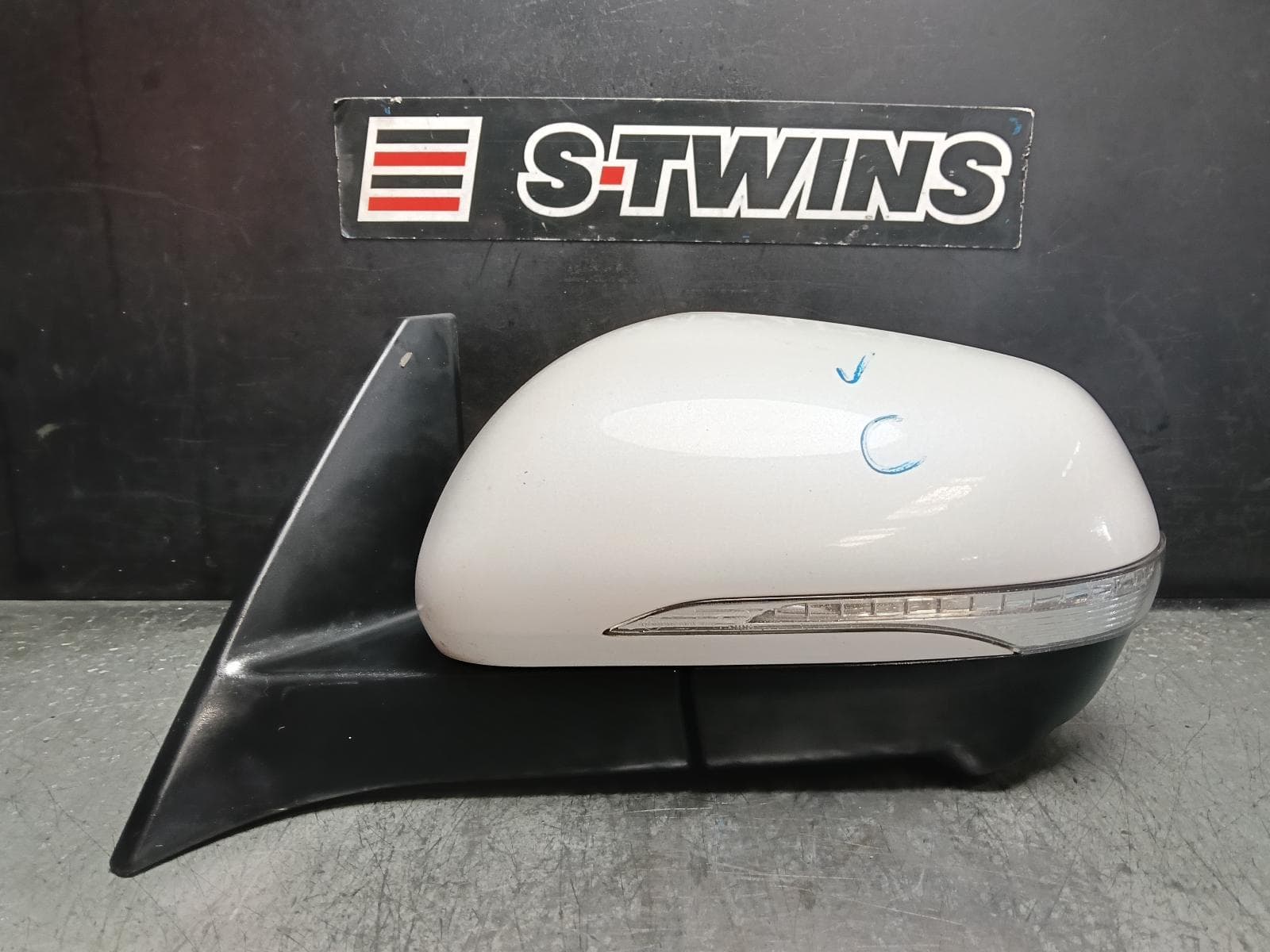 Used auto part listing image: 2022 SSANGYONG MUSSO LEFT DOOR MIRROR COLOUR CODED, POWER FOLDING & HEATED TYPE, W/ CAMERA TYPE, Q200 SERIES, UTE, 08/18- 0000410793