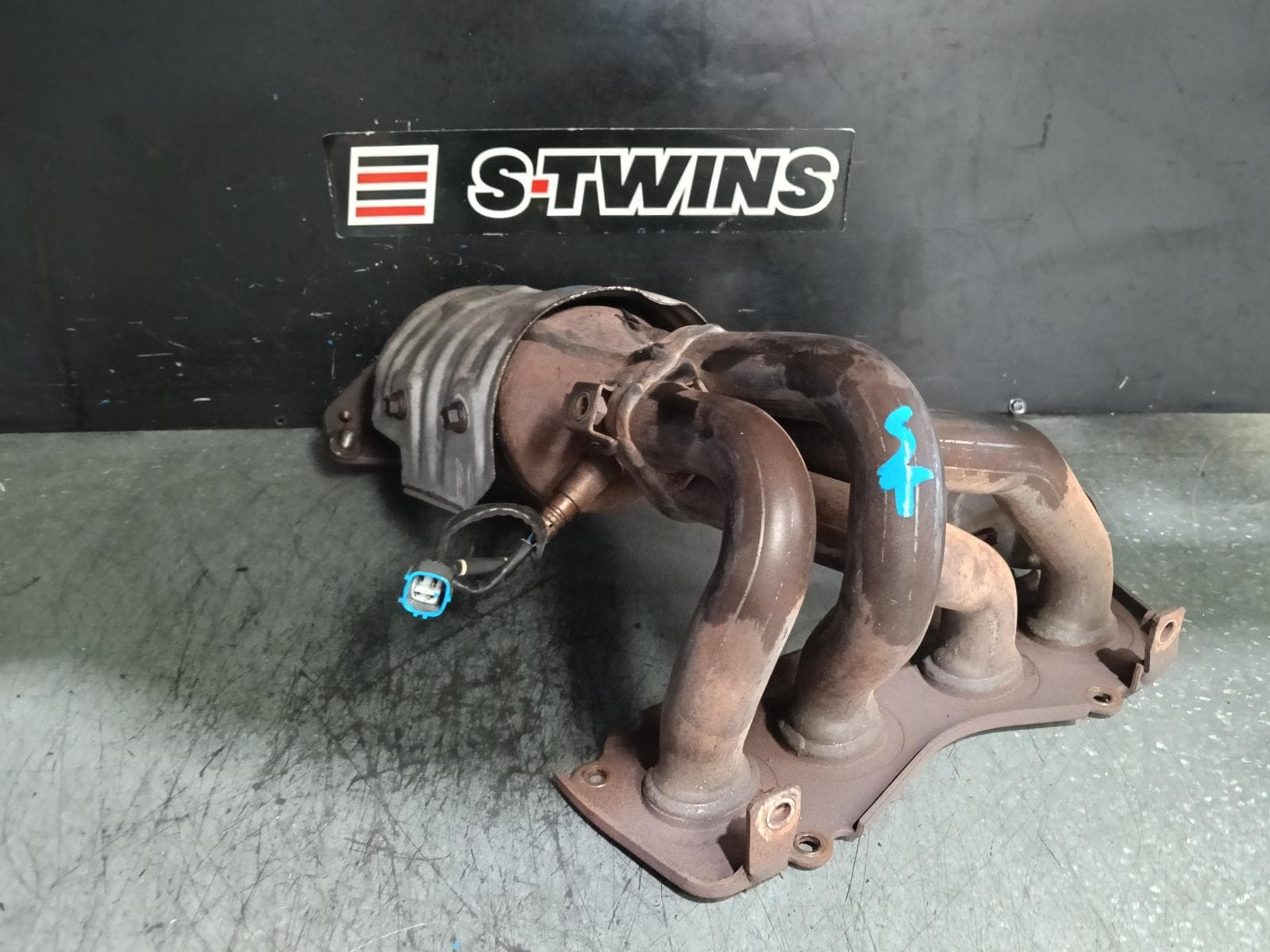 Used auto part listing image: 2013 TOYOTA RAV4 CATALYTIC CONVERTER MANIFOLD-CAT TYPE, 2.5, PETROL, ASA44R, 12/12-12/18 0000394086