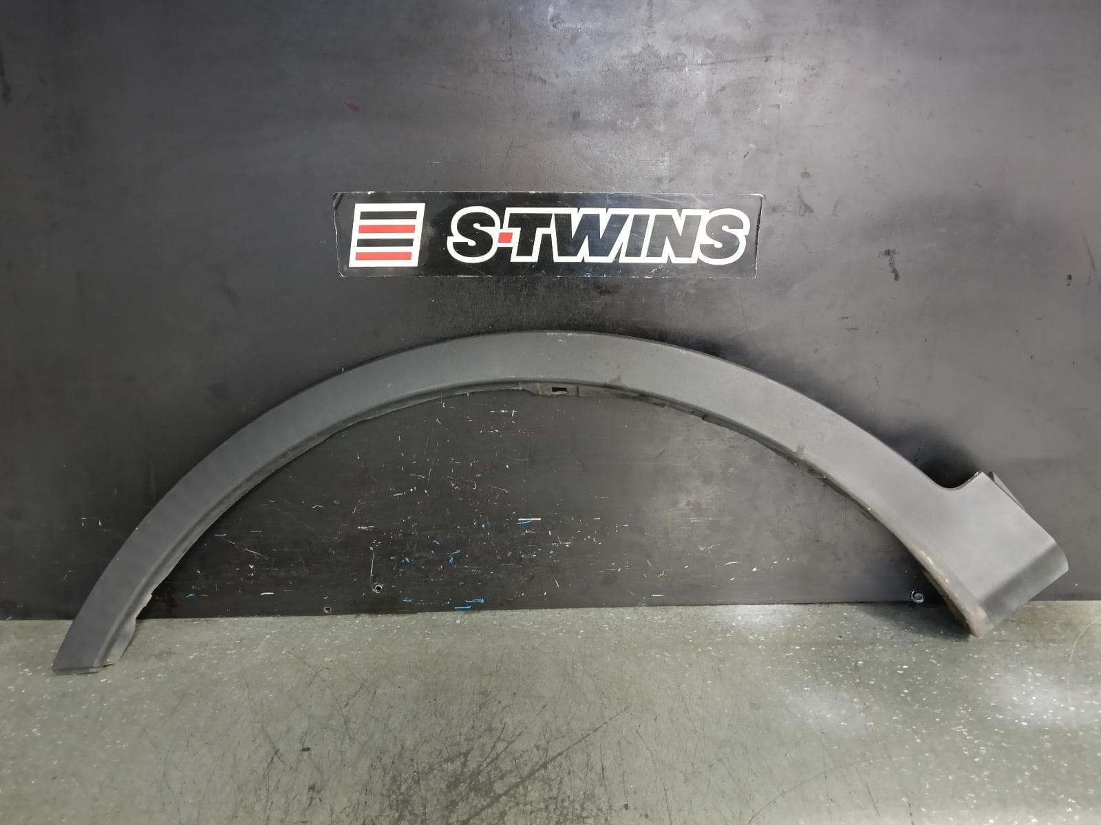 Used auto part listing image: 2013 TOYOTA RAV4 WHEEL ARCH FLARE LH FRONT, XA40, 12/12-09/15 0000394102