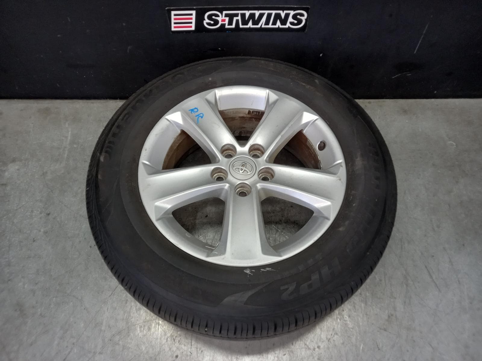 Used auto part listing image: 2013 TOYOTA RAV4 WHEEL MAG FACTORY, 17X7IN, SILVER, XA40, 12/12-12/18 0000394106