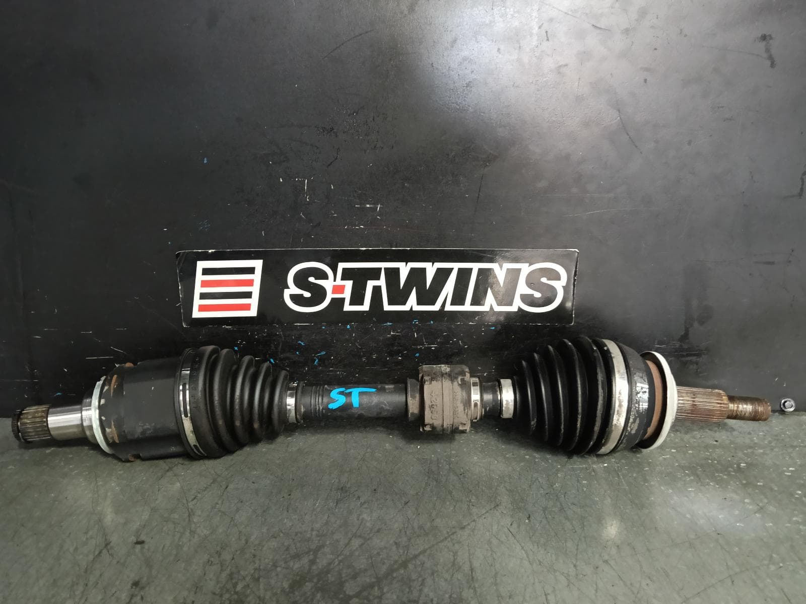 Used auto part listing image: 2013 TOYOTA RAV4 LEFT DRIVESHAFT FRONT, AUTO T/M, PETROL, 2.5, ASA44R, 12/12-12/18 0000394110