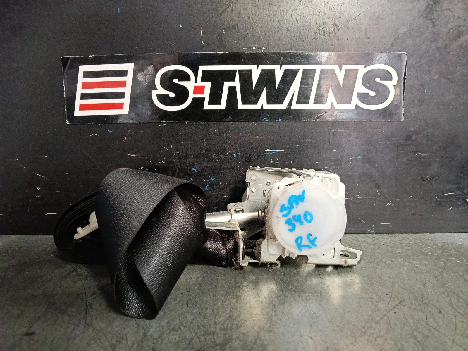Used auto part listing image: 2013 TOYOTA RAV4 SEAT BELT STALK RH FRONT, SEAT BELT ONLY, XA40, 12/12-12/18 0000394118