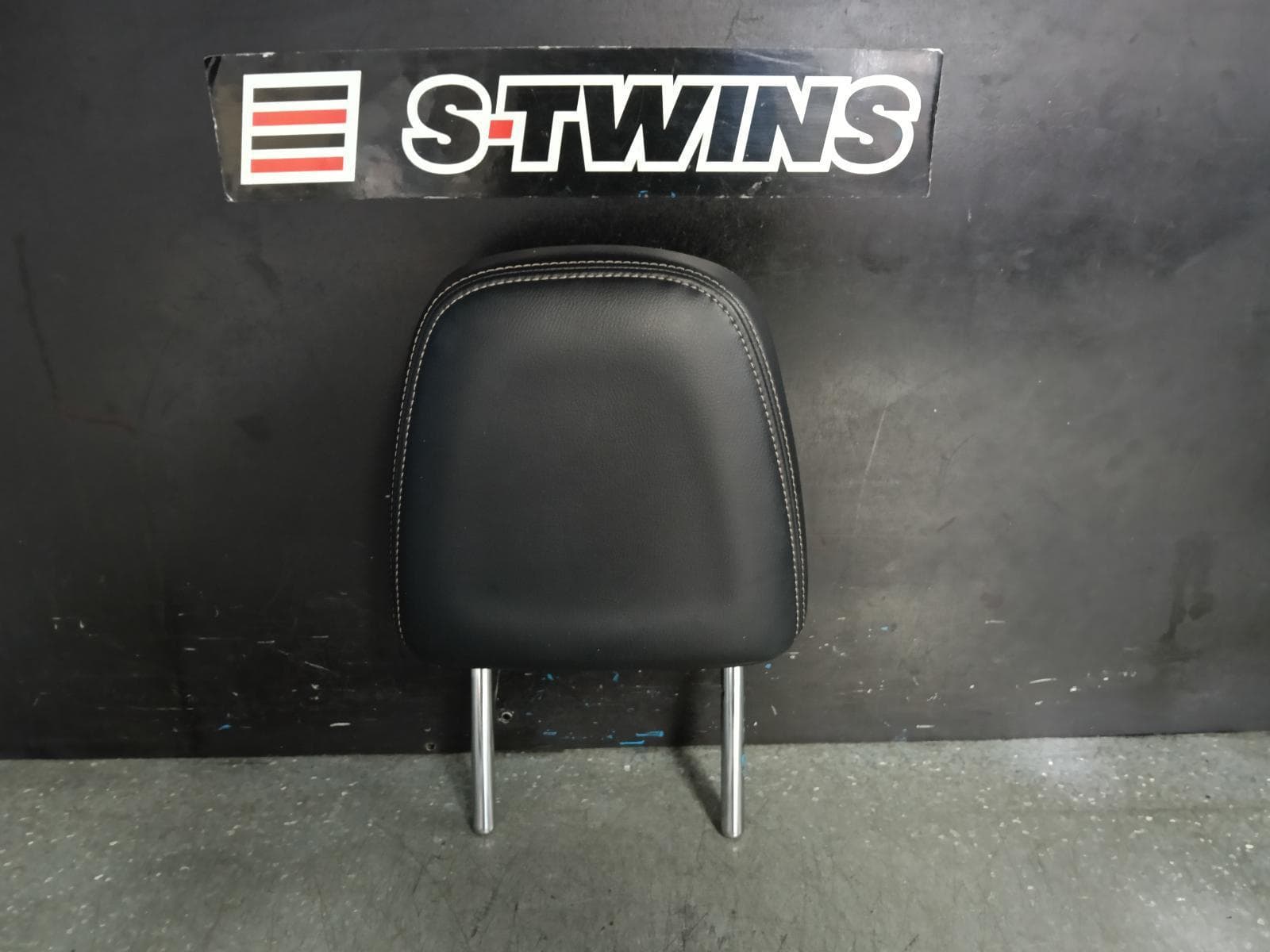 Used auto part listing image: 2013 TOYOTA RAV4 HEADREST LH FRONT, XA40, LEATHER, BLACK, 12/12-12/18 0000394214
