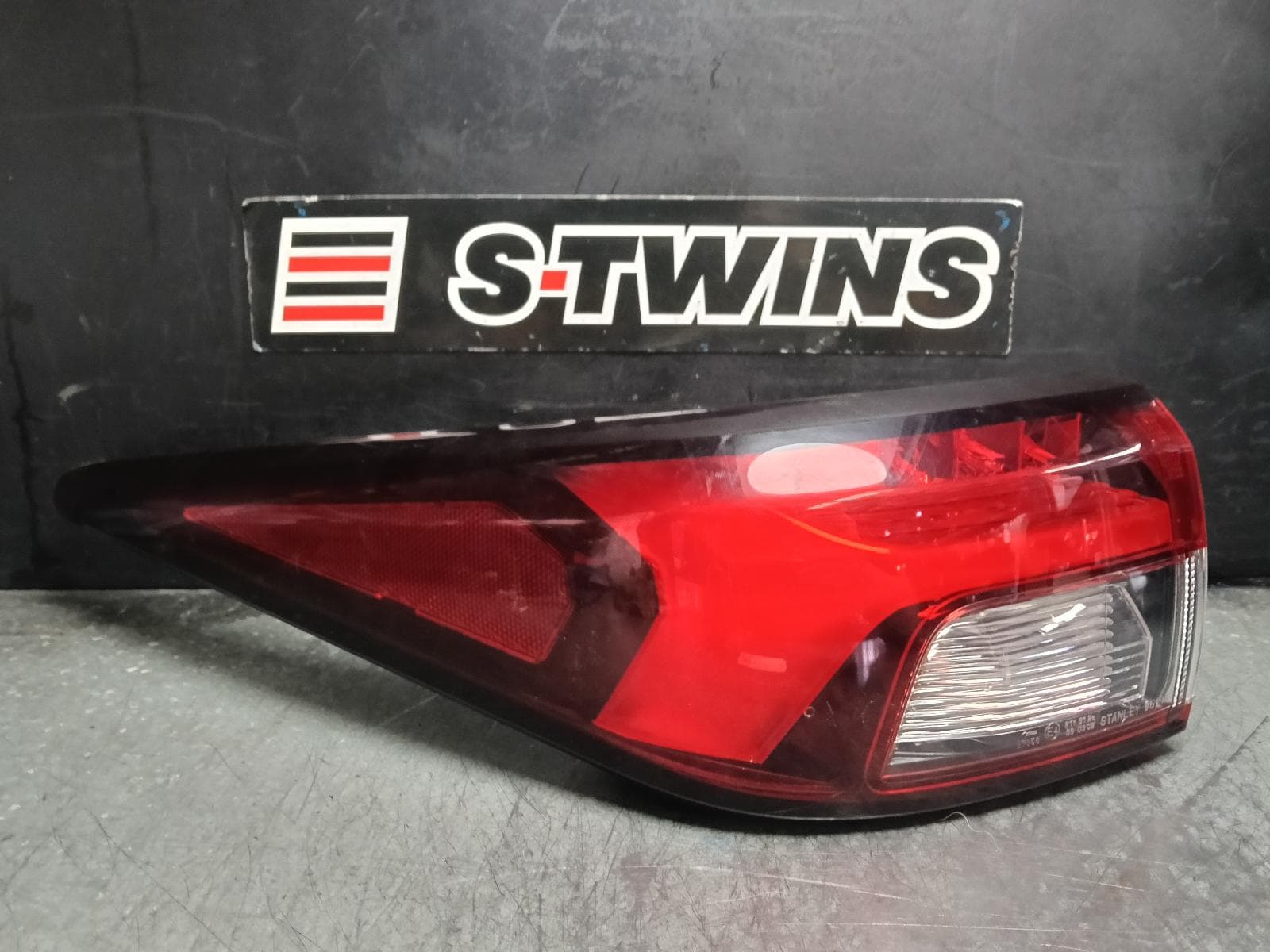 Used auto part listing image: 2022 MITSUBISHI OUTLANDER LEFT TAILLIGHT ZM, IN BODY, W/ LED TYPE, 08/21-03/25 0000402537