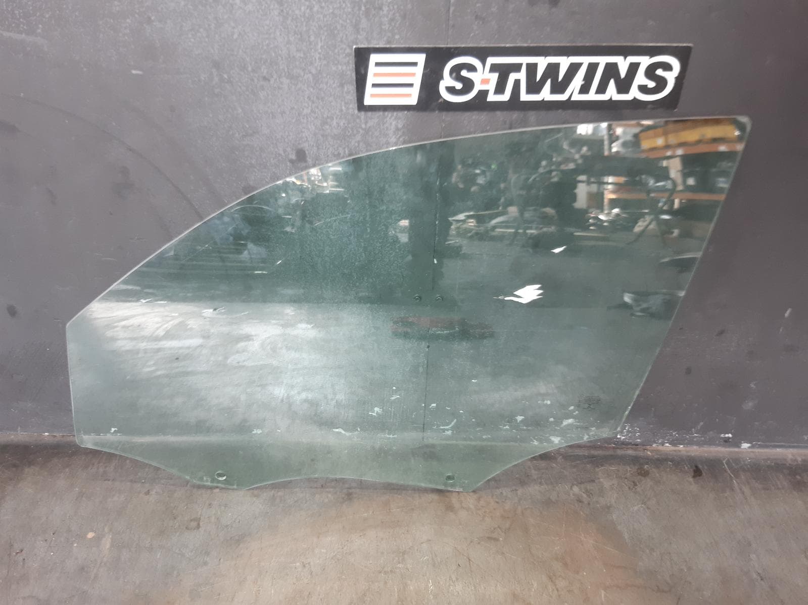 Used auto part listing image: 2021 MERCEDES GLB CLASS LEFT FRONT DOOR WINDOW X247, 12/19-05/26 0000377080
