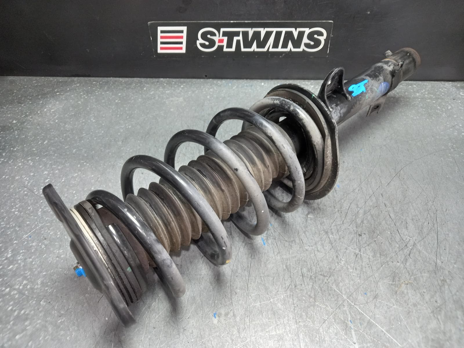 Used auto part listing image: 2021 HAVAL H6 LEFT FRONT STRUT B01/B03, 02/21- 0000374539