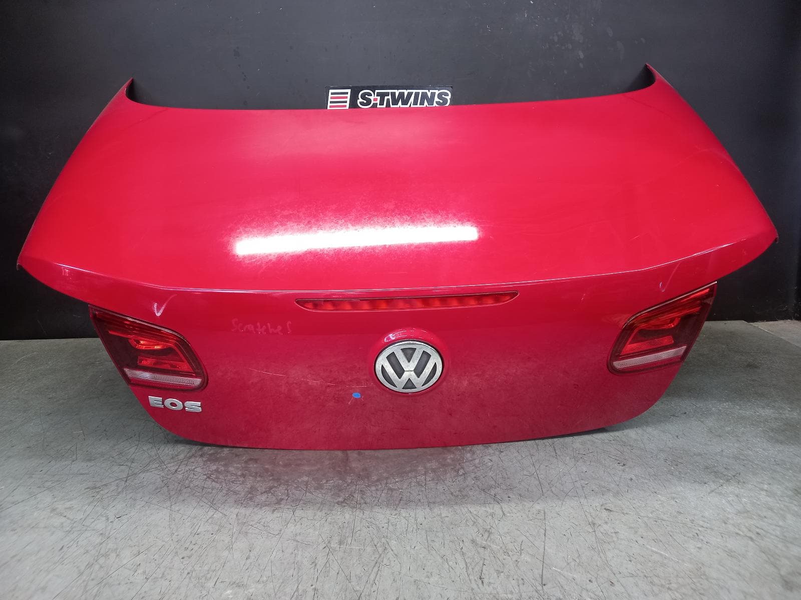 Used auto part listing image: 2012 VOLKSWAGEN EOS BOOTLID TAILGATE BOOTLID, 1F, 02/07-12/14 0000391025