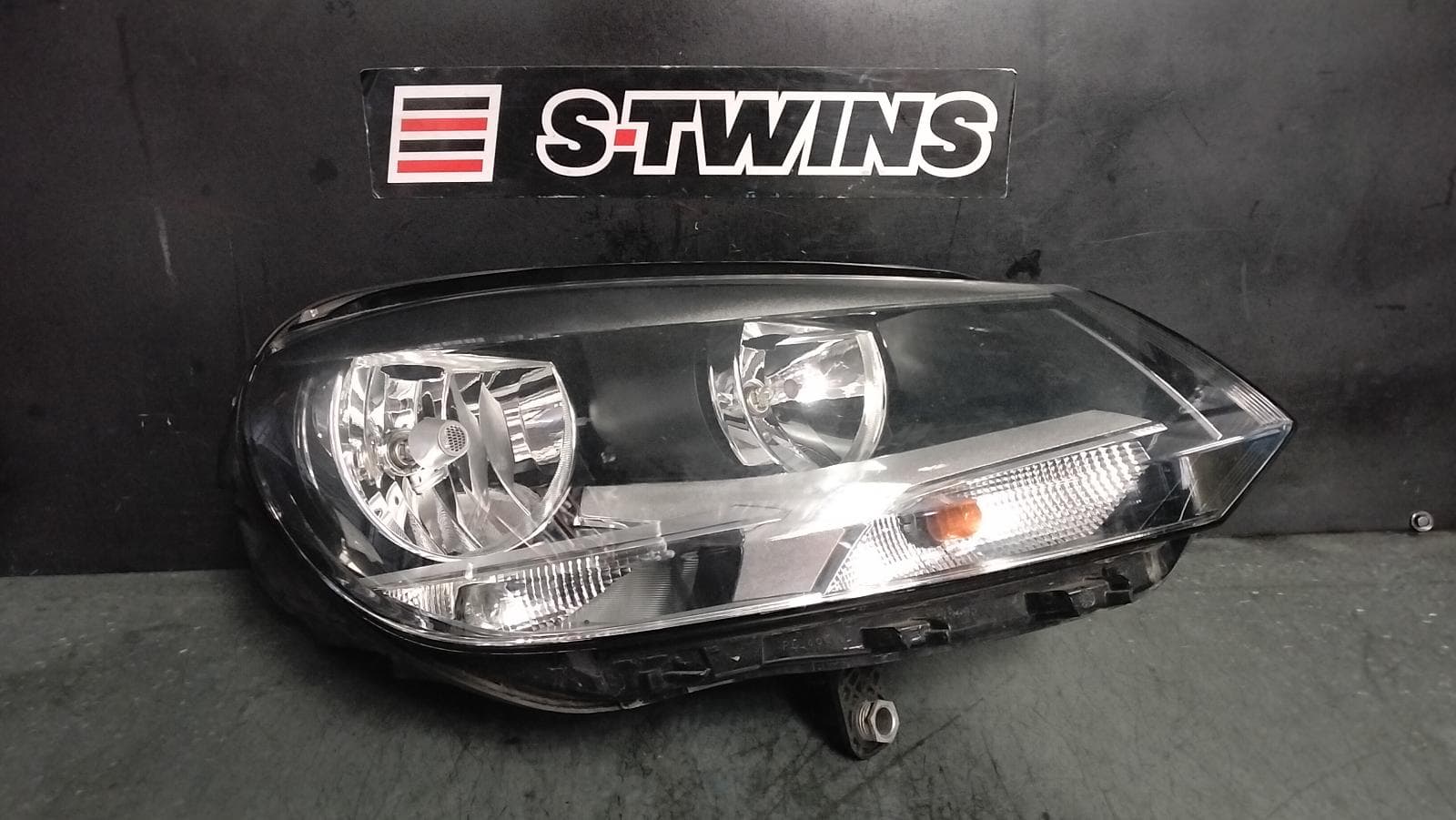 Used auto part listing image: 2012 VOLKSWAGEN EOS RIGHT HEADLAMP 1F, HALOGEN TYPE, 03/11-12/14 0000391183