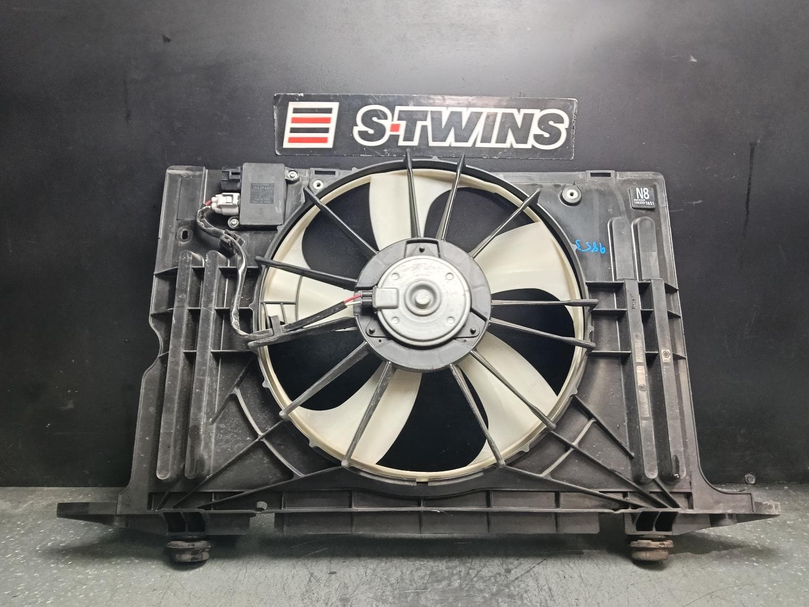 Used auto part listing image: 2018 TOYOTA COROLLA FAN RADIATOR FAN, ZRE182R, HATCH, 08/12-06/18 0000410369