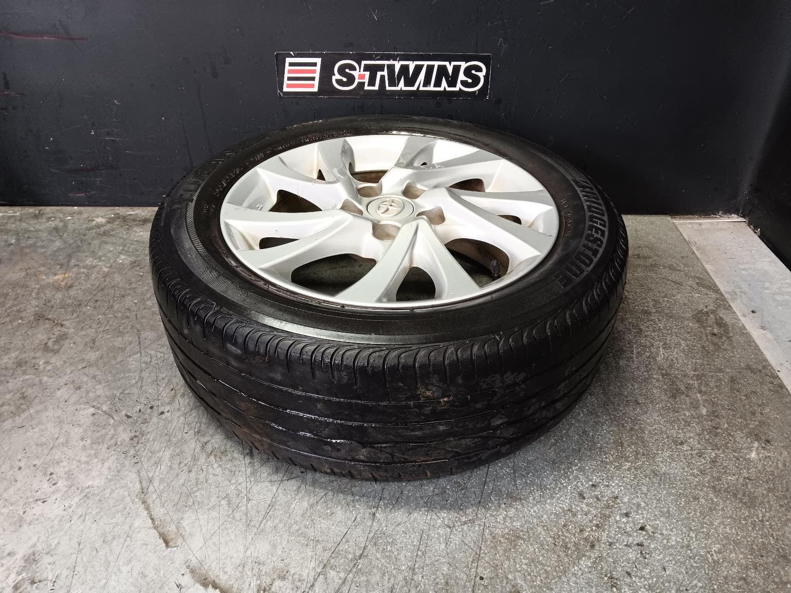 Used auto part listing image: 2018 TOYOTA COROLLA WHEEL MAG FACTORY, 16X6.5IN, ZRE172R/ZRE182R/ZWE186R, 11/16-06/19 0000410371