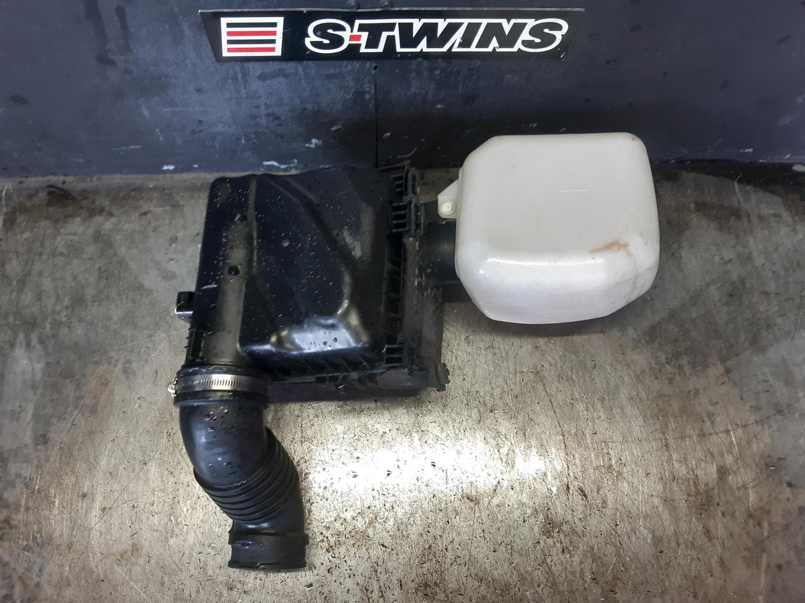 Used auto part listing image: 2011 SUBARU FORESTER AIR CLEANER BOX AIR CLEANER, 2.5, EJ25, PETROL, TURBO, 02/08-08/12 0000373280
