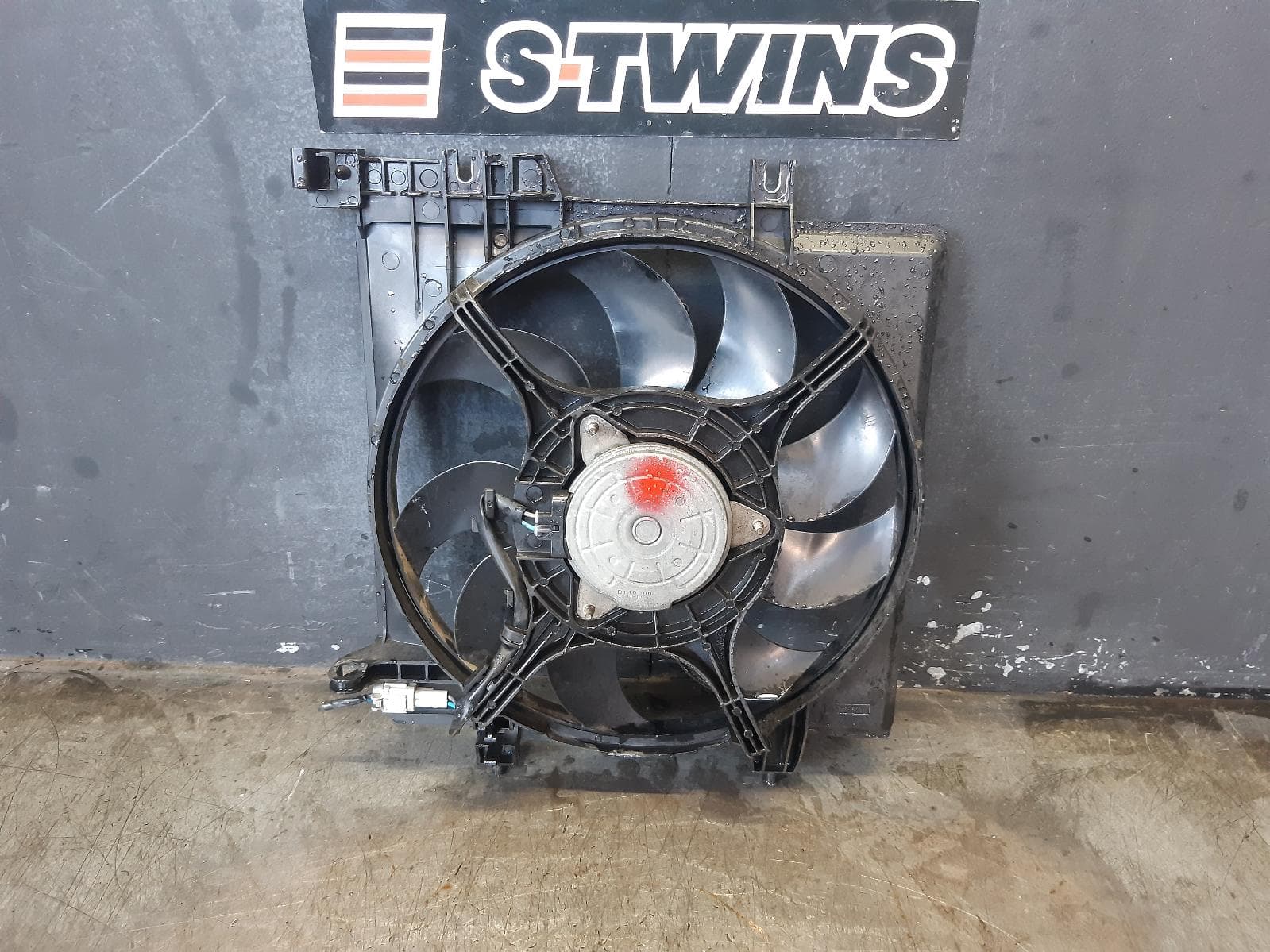 Used auto part listing image: 2011 SUBARU FORESTER FAN RADIATOR FAN (LH - PASSENGER SIDE), 2.5, EJ25, TURBO (9 BLADES), 02/08-12/12 0000373283
