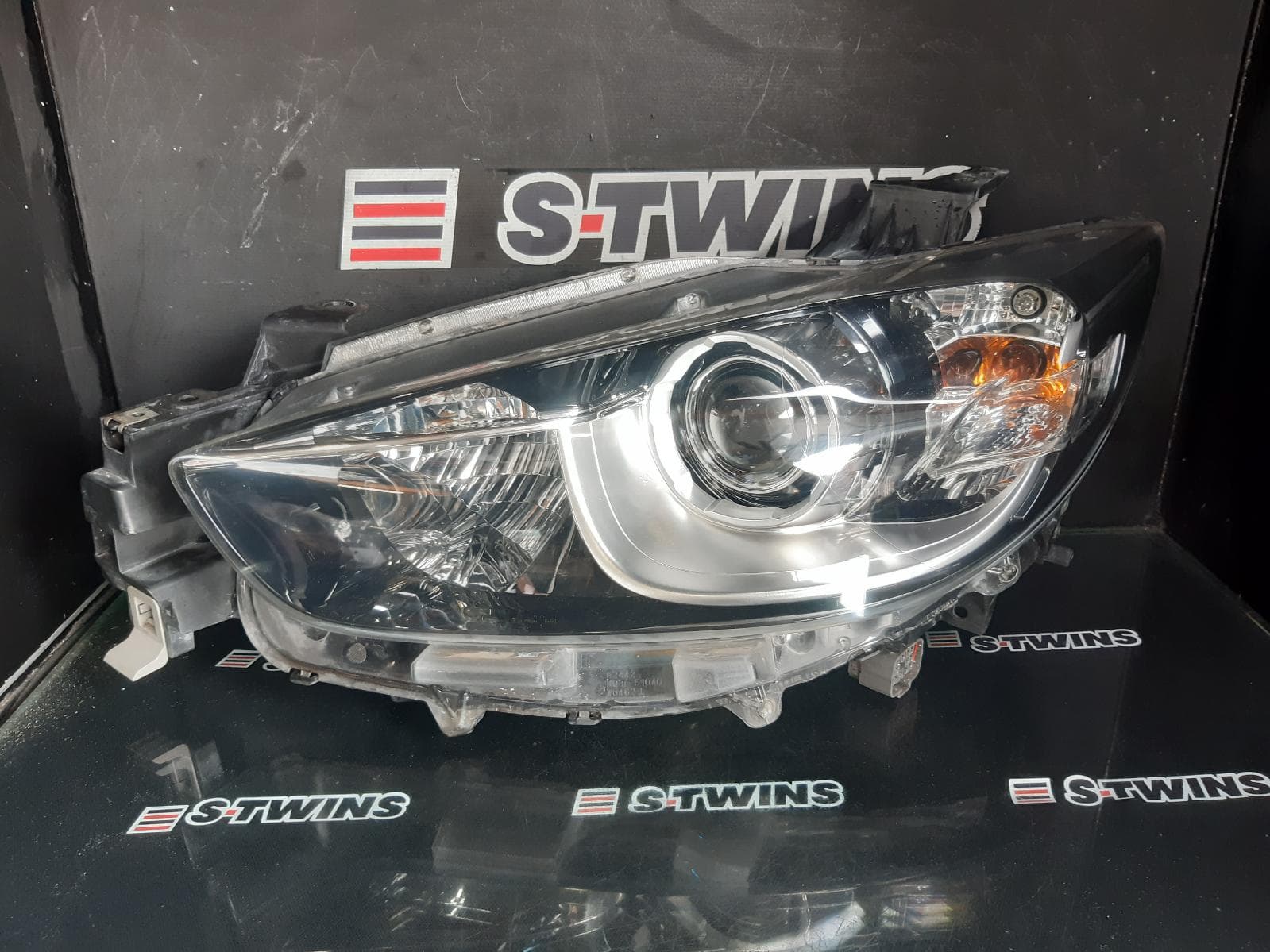 Used auto part listing image: 2012 MAZDA CX5 LEFT HEADLAMP KE, GT/AKERA, XENON TYPE, NZ & AUS, KD78, 02/12-12/14 0000376324