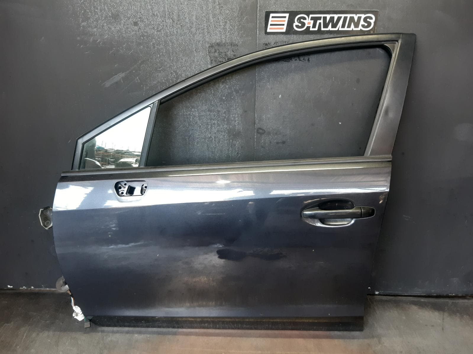 Used auto part listing image: 2013 SUBARU IMPREZA LEFT FRONT DOOR G4, SEDAN/HATCH, 12/11-08/17 0000374758
