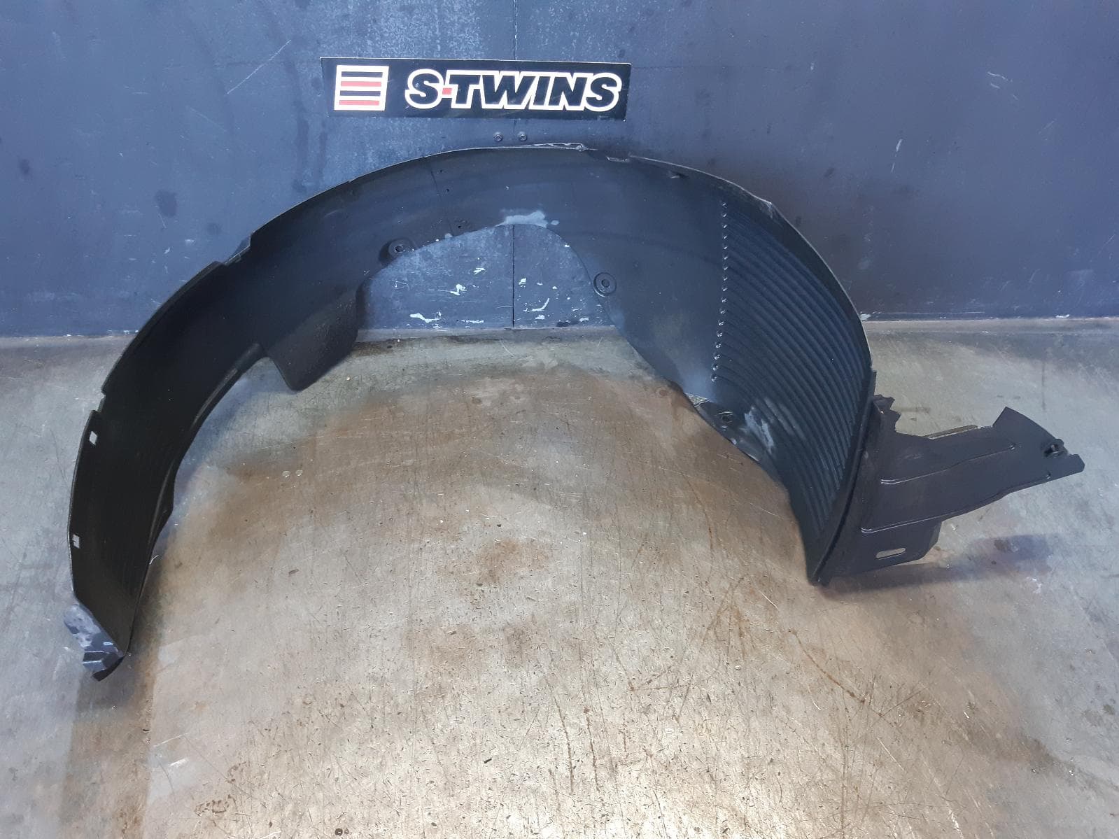 Used auto part listing image: 2013 HYUNDAI I30 RIGHT GUARD LINER FRONT, GD, 5DR HATCH, 03/12-02/17 0000375422