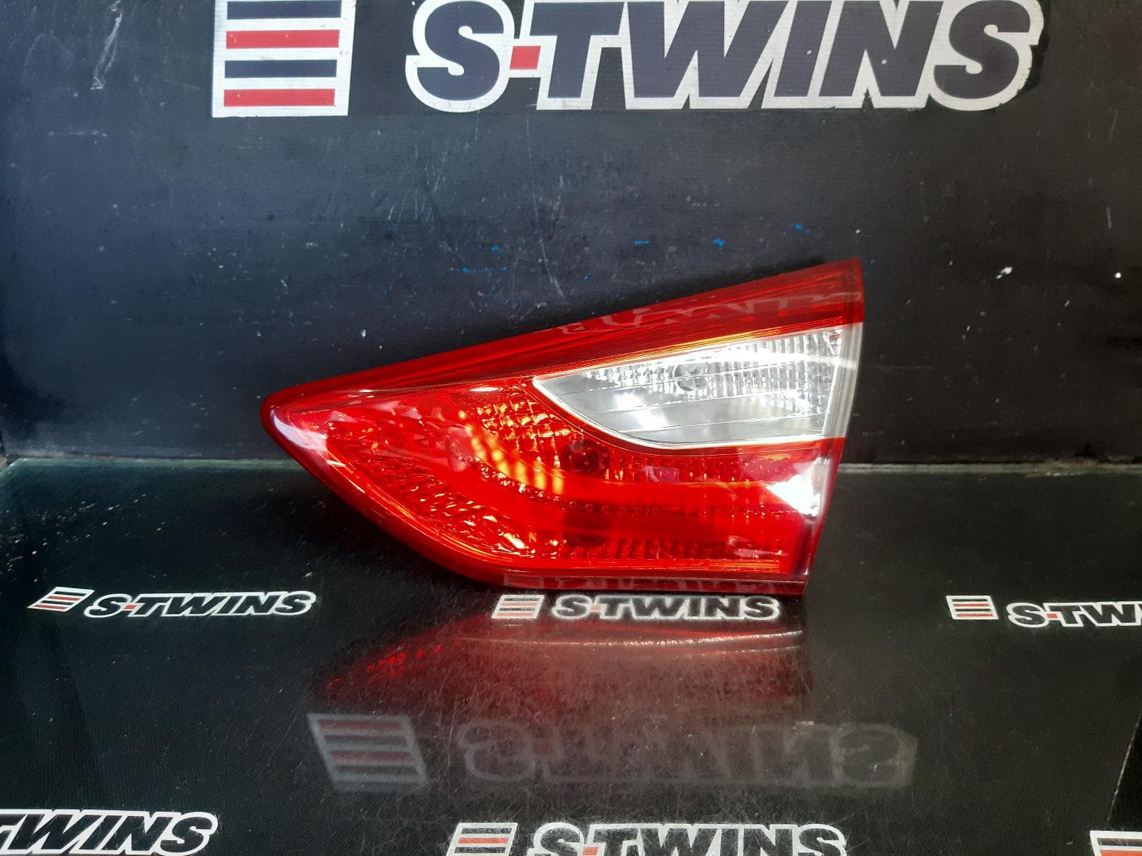 Used auto part listing image: 2013 HYUNDAI I30 REAR GARNISH TAILGATE LAMP (RH SIDE), GD, 3DR/5DR HATCH, 03/12-02/17 0000375410