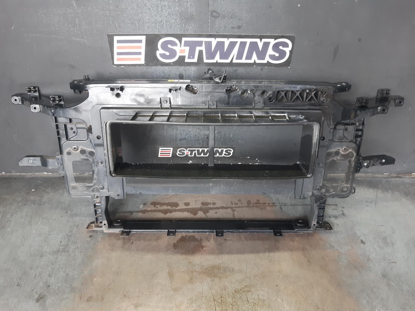 Used auto part listing image: 2018 HYUNDAI KONA RADIATOR SUPPORT PETROL, OS, 09/17-10/20 0000374980