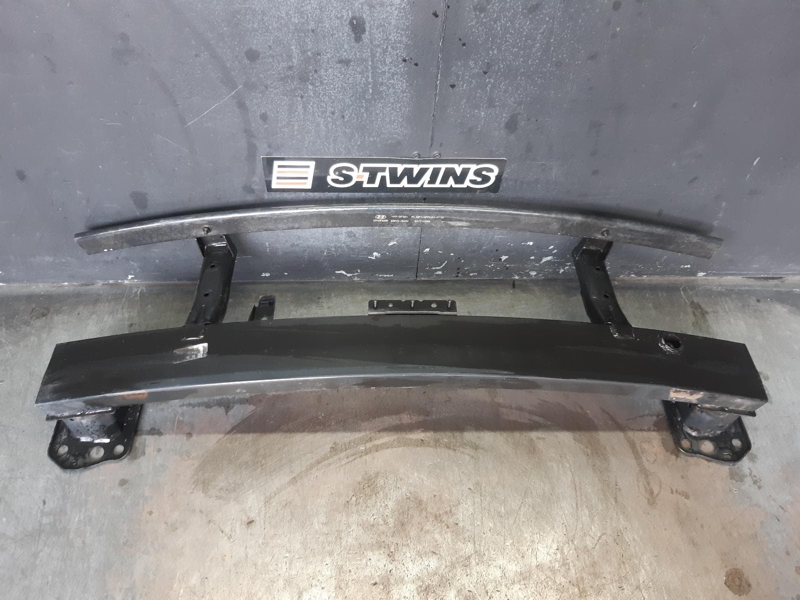 Used auto part listing image: 2018 HYUNDAI KONA F BAR REINFORC BRACK MAIN REINFORCEMENT, STANDARD TYPE, OS, 09/17-07/23 0000374983