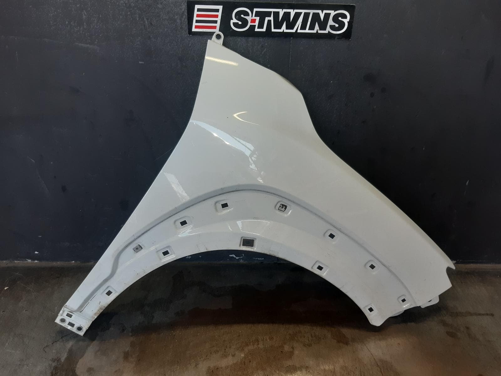 Used auto part listing image: 2018 HYUNDAI KONA RIGHT GUARD OS, 09/17-10/20 0000375012
