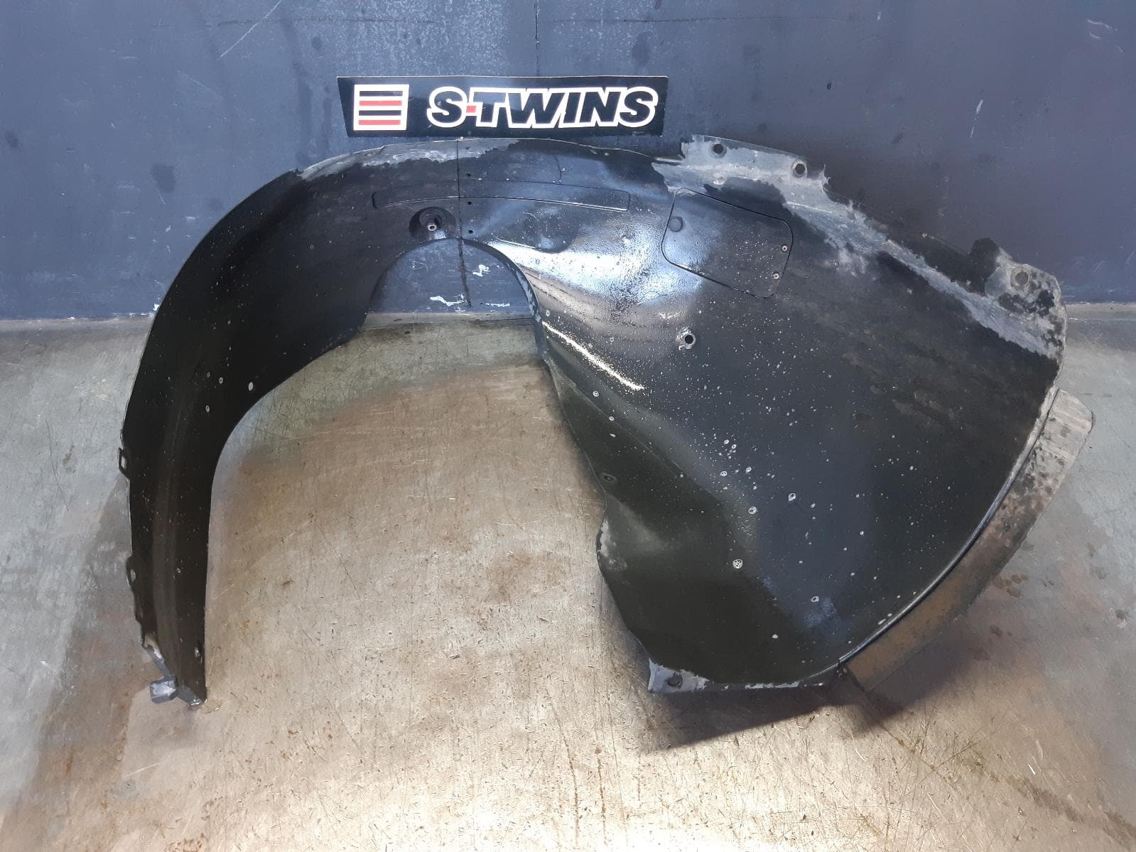 Used auto part listing image: 2018 HYUNDAI KONA RIGHT GUARD LINER FRONT, OS, 09/17-07/23 0000375135