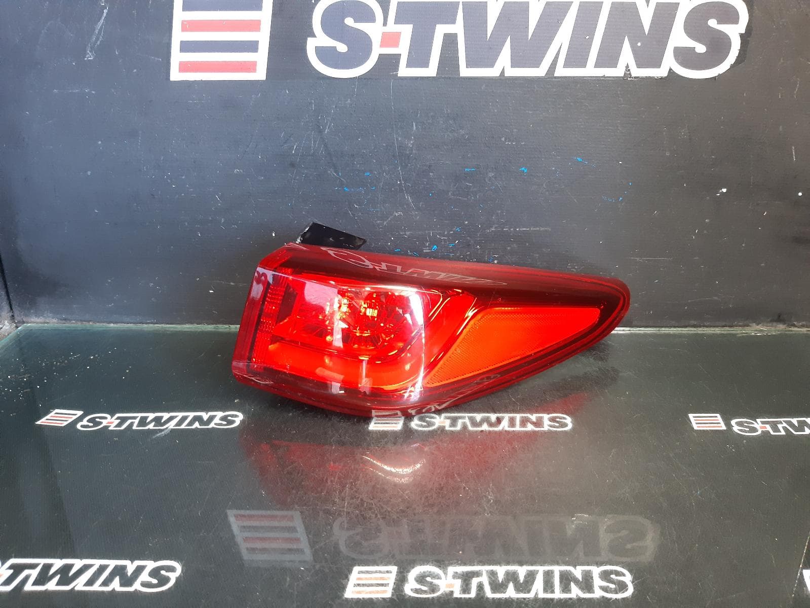 Used auto part listing image: 2018 HYUNDAI KONA RIGHT TAILLIGHT OS, IN BODY, LED TYPE, 09/17-10/20 0000375140