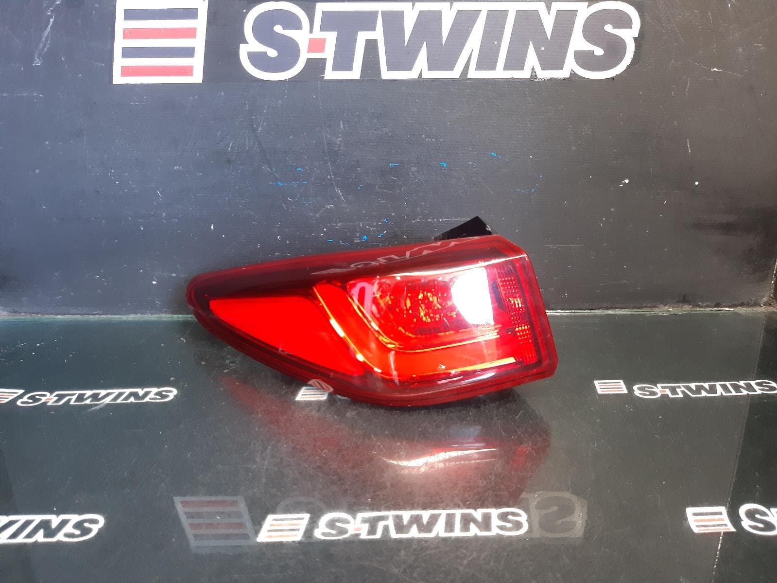 Used auto part listing image: 2018 HYUNDAI KONA LEFT TAILLIGHT OS, IN BODY, LED TYPE, 09/17-10/20 0000375141